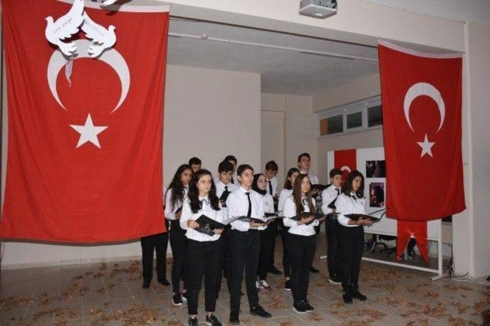 Tarım Lisesi Öğrencileri Atamızı Unutmadı