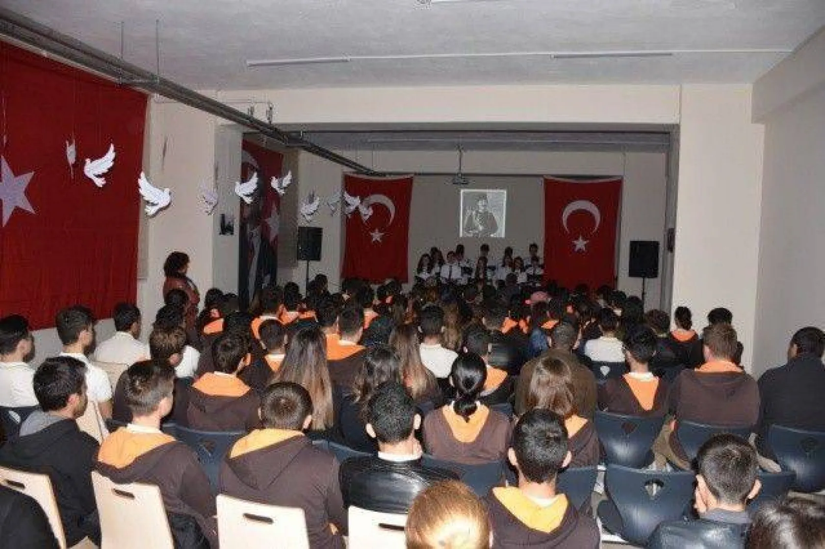 Tarım Lisesi Öğrencileri Atamızı Unutmadı