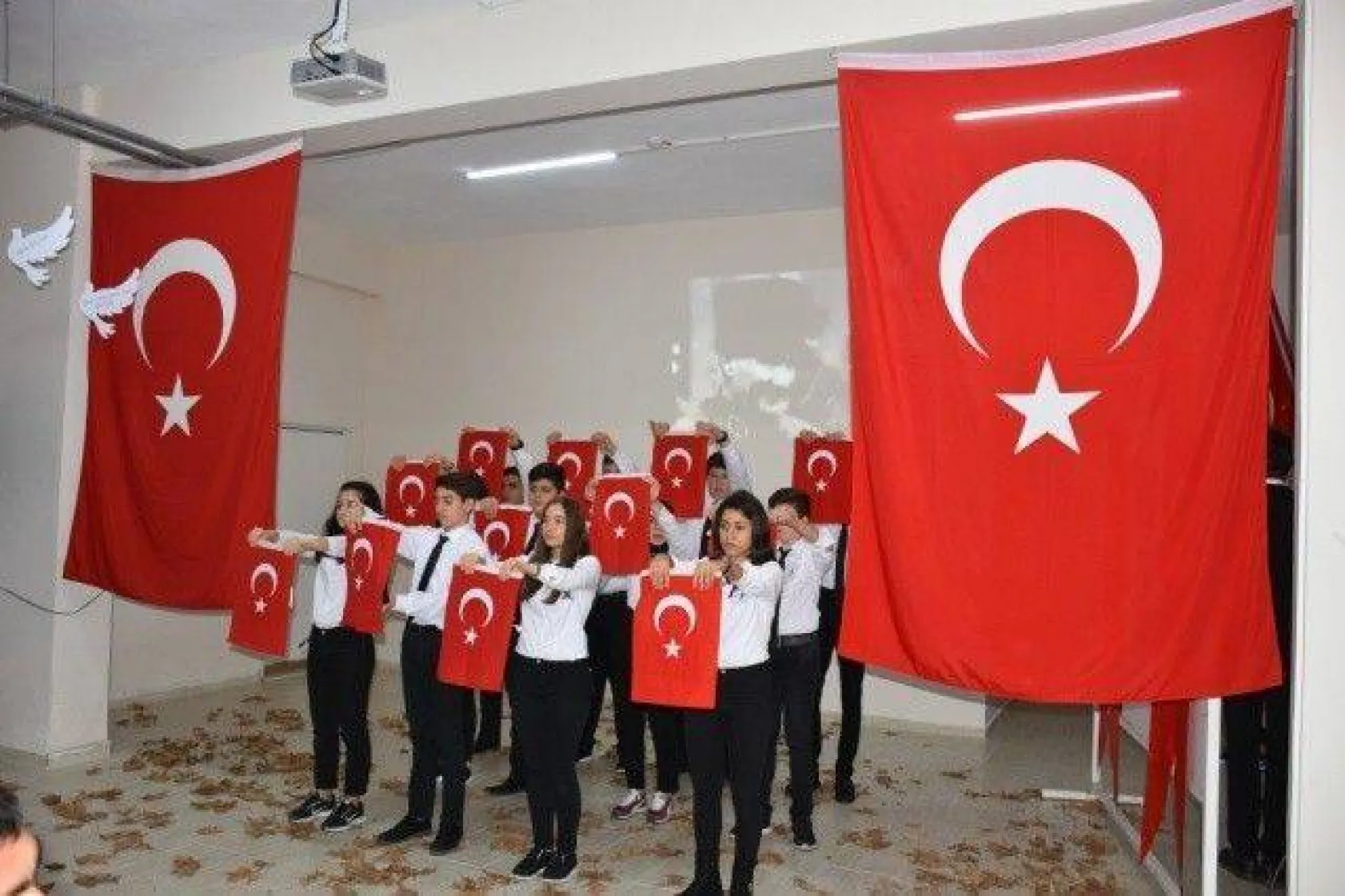 Tarım Lisesi Öğrencileri Atamızı Unutmadı