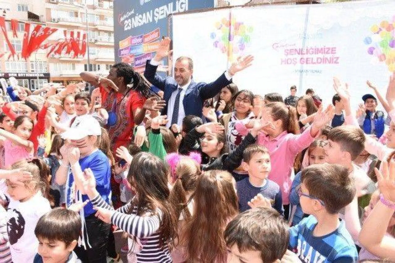 23 Nisan coşku içinde kutlandı