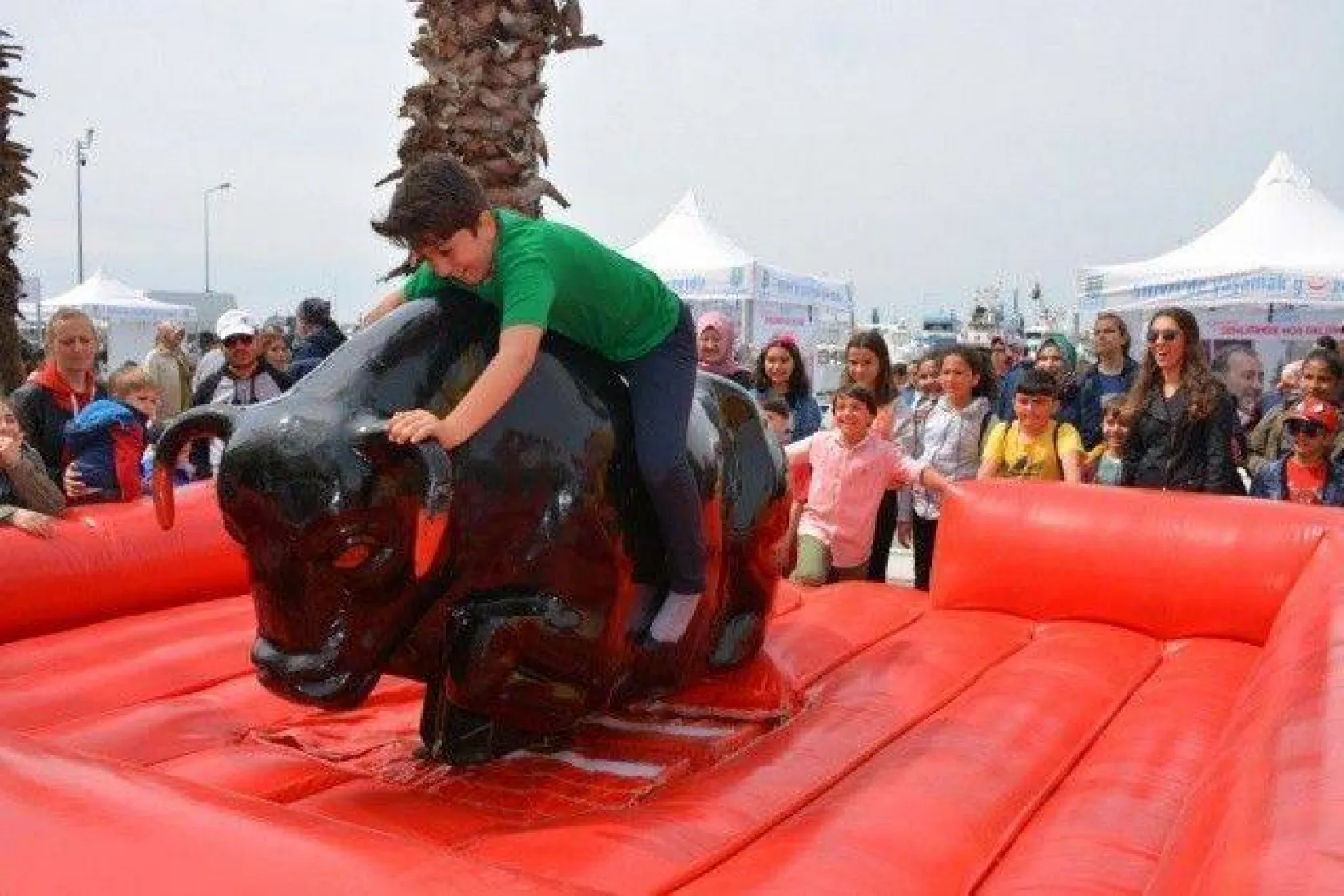 23 Nisan coşku içinde kutlandı