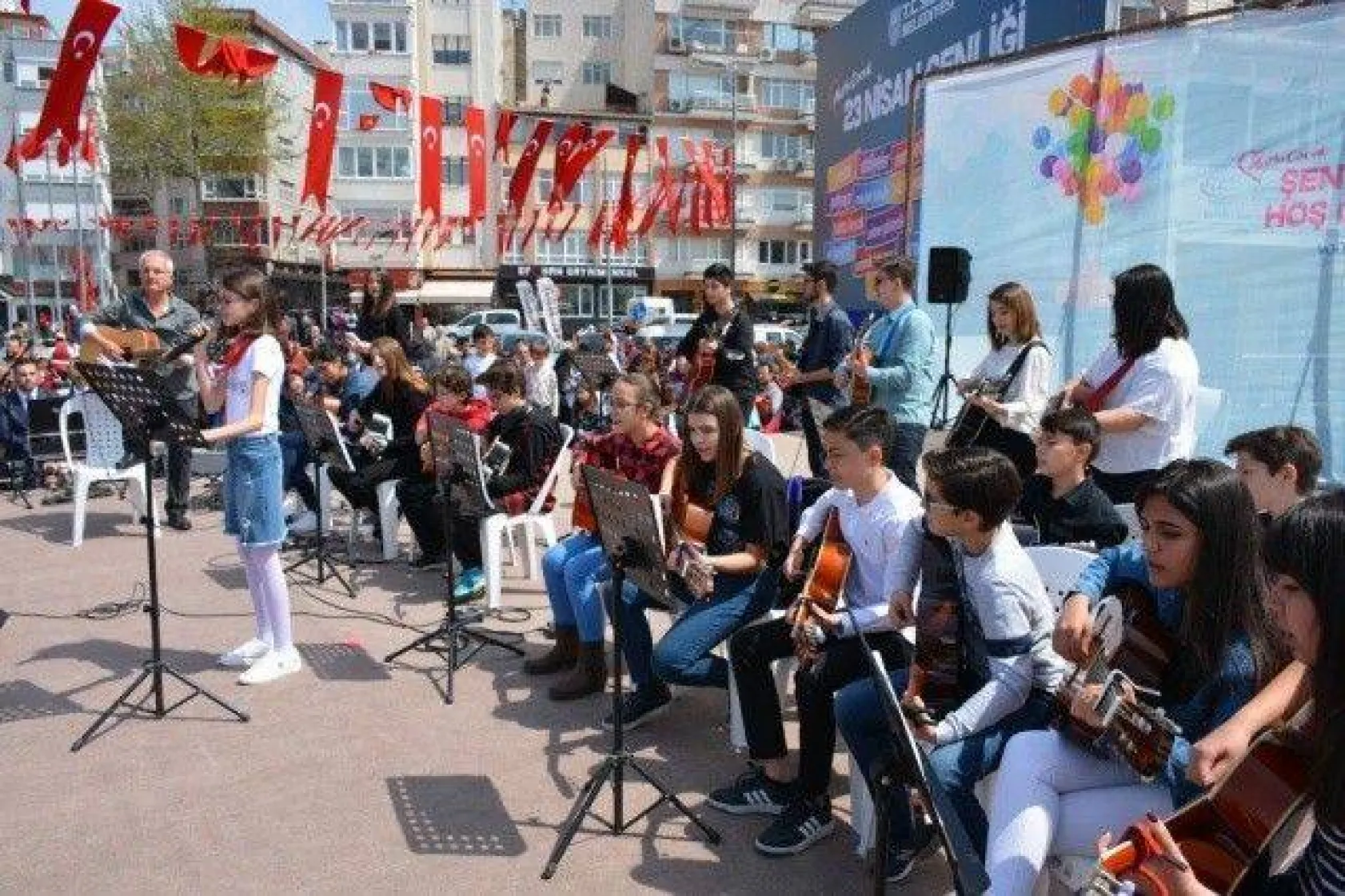 23 Nisan coşku içinde kutlandı