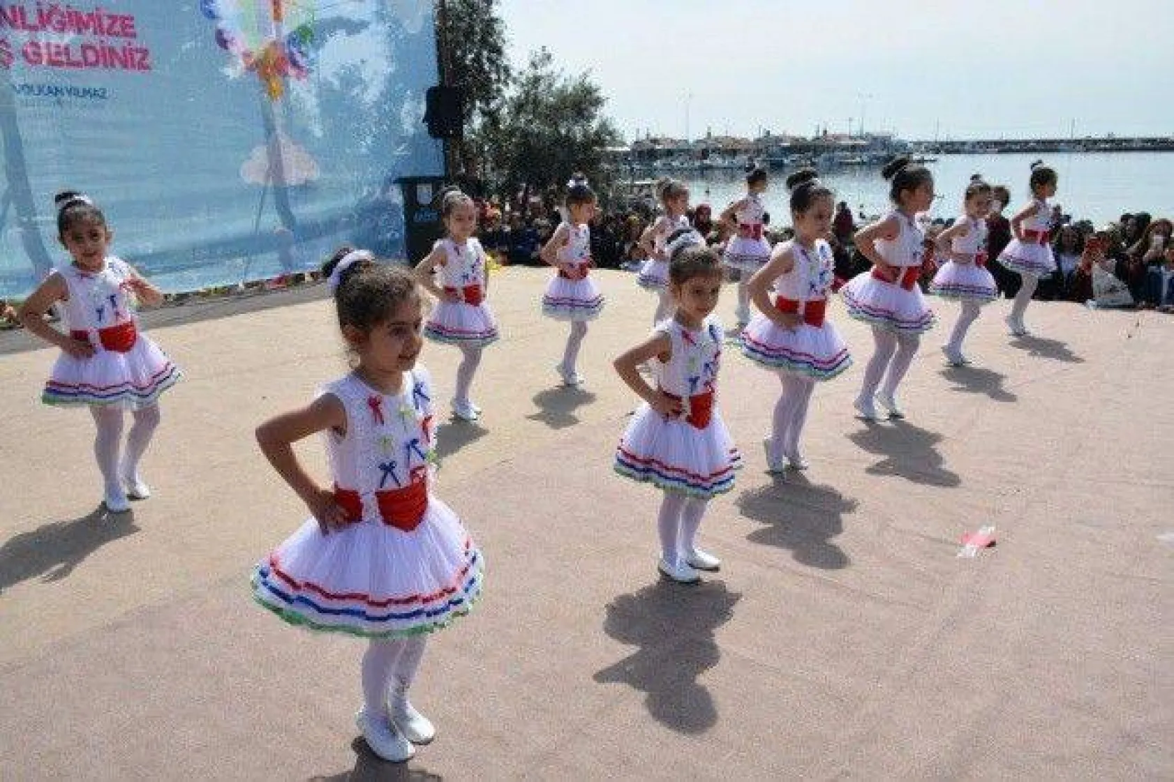 23 Nisan coşku içinde kutlandı