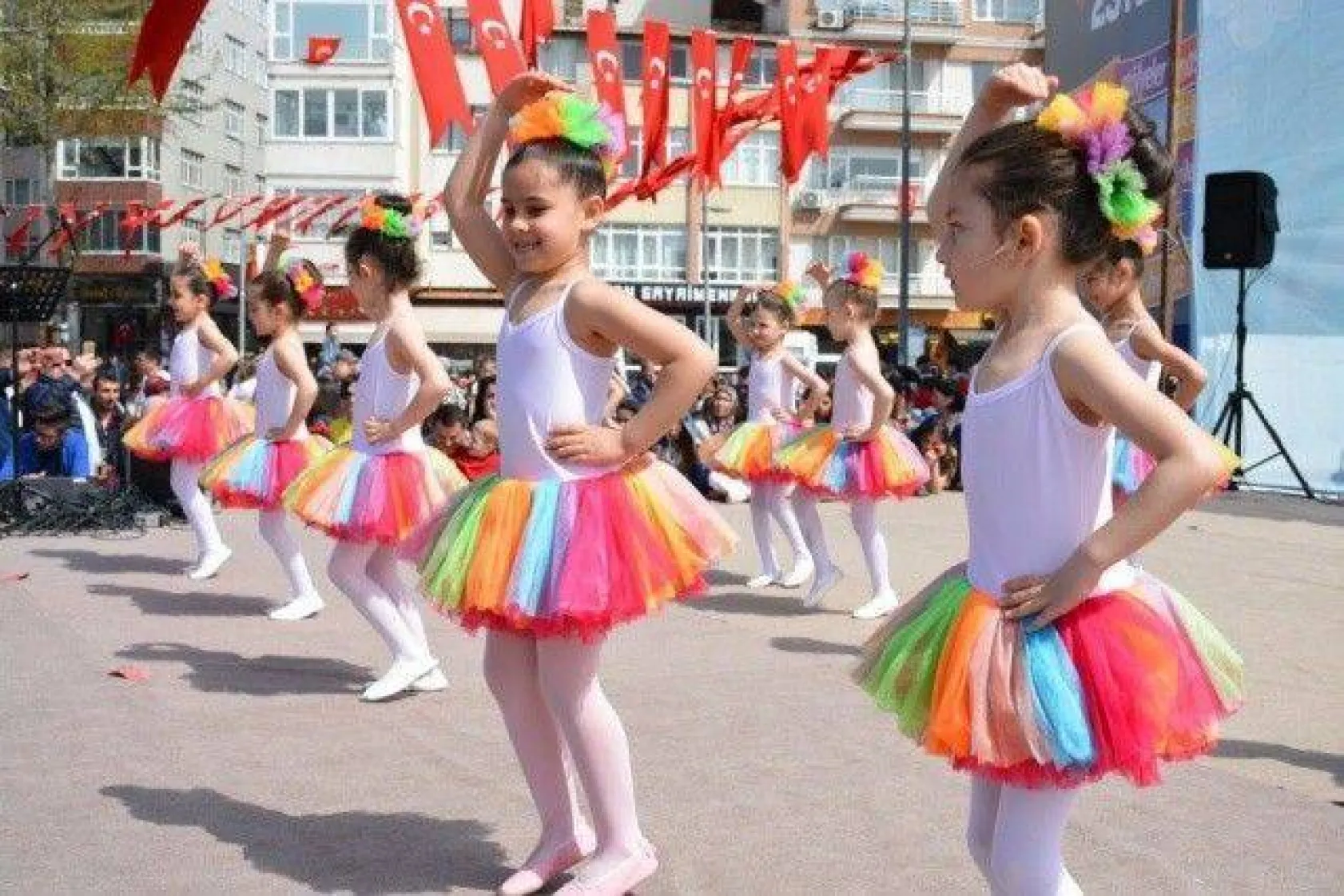 23 Nisan coşku içinde kutlandı