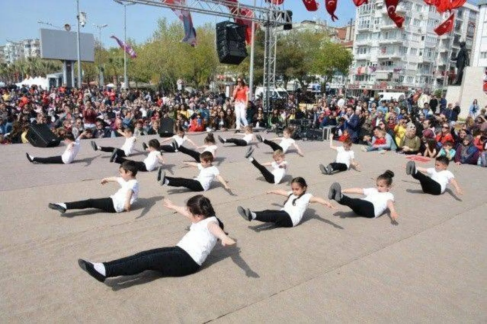 23 Nisan coşku içinde kutlandı