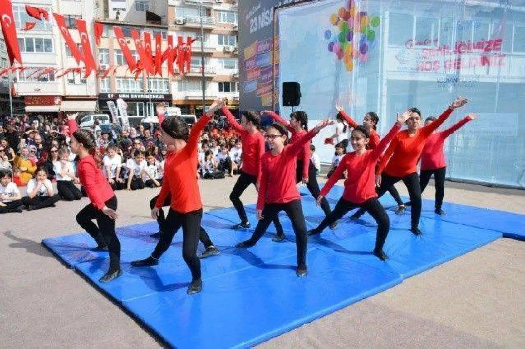 23 Nisan coşku içinde kutlandı