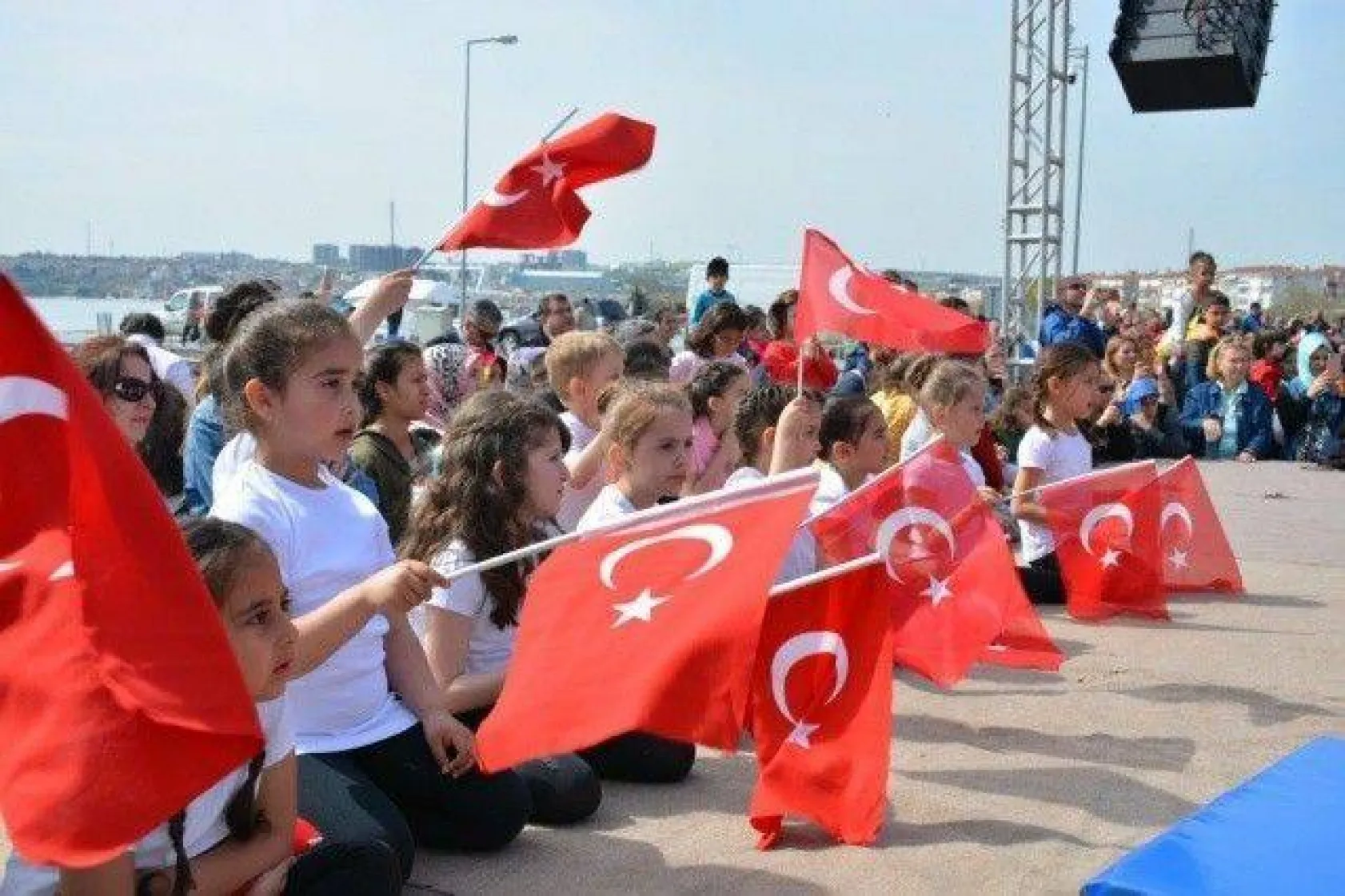 23 Nisan coşku içinde kutlandı