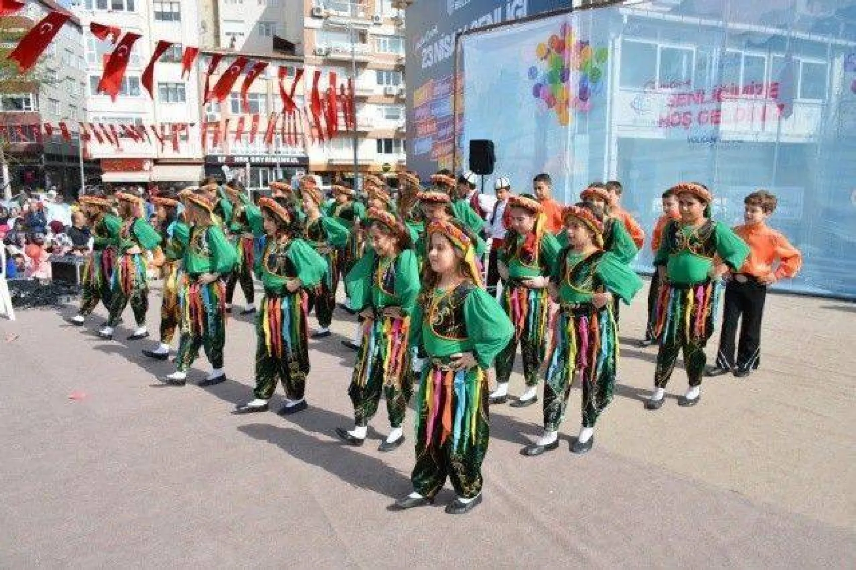 23 Nisan coşku içinde kutlandı