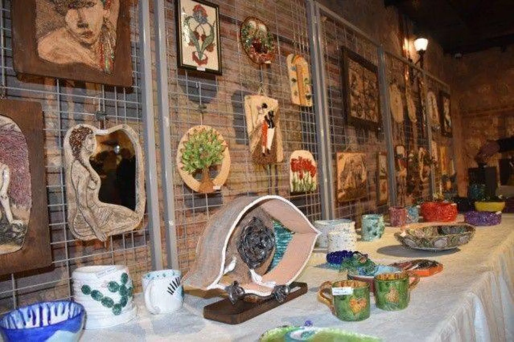 'Toprak ve Camdan Hikâyeler' Sergisi Açıldı