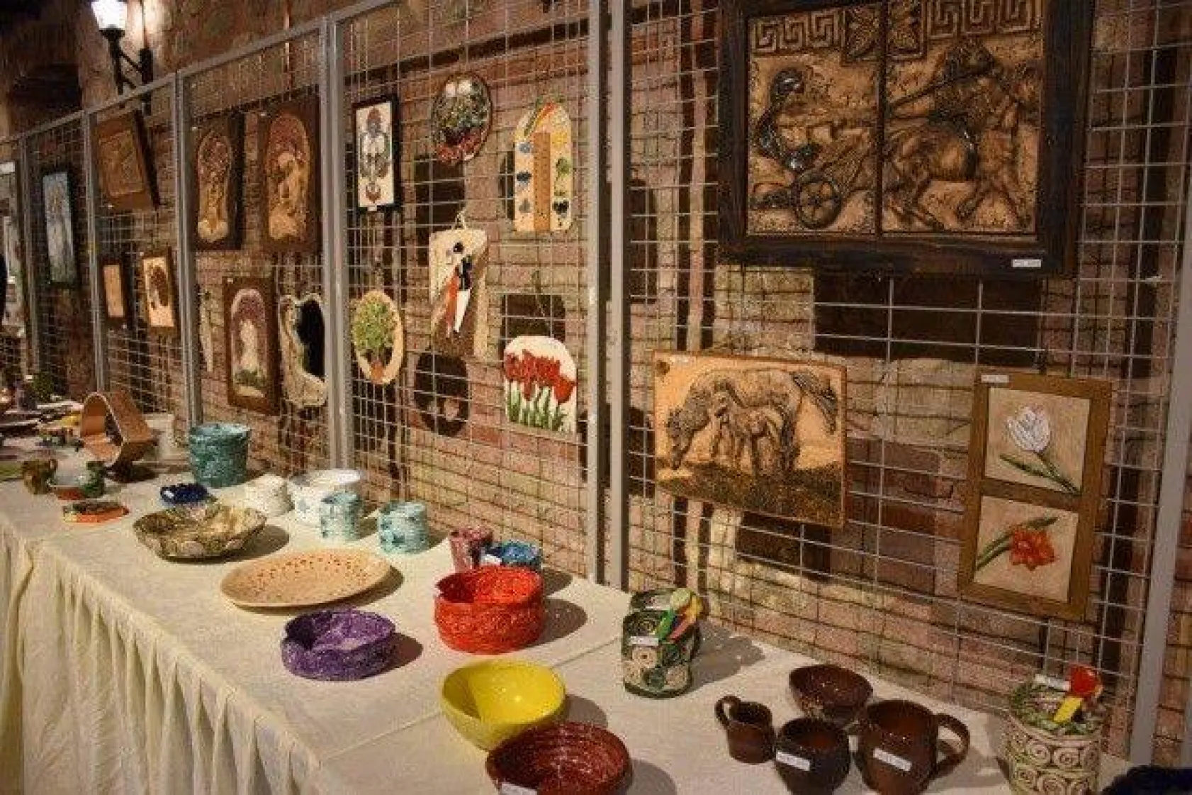 'Toprak ve Camdan Hikâyeler' Sergisi Açıldı