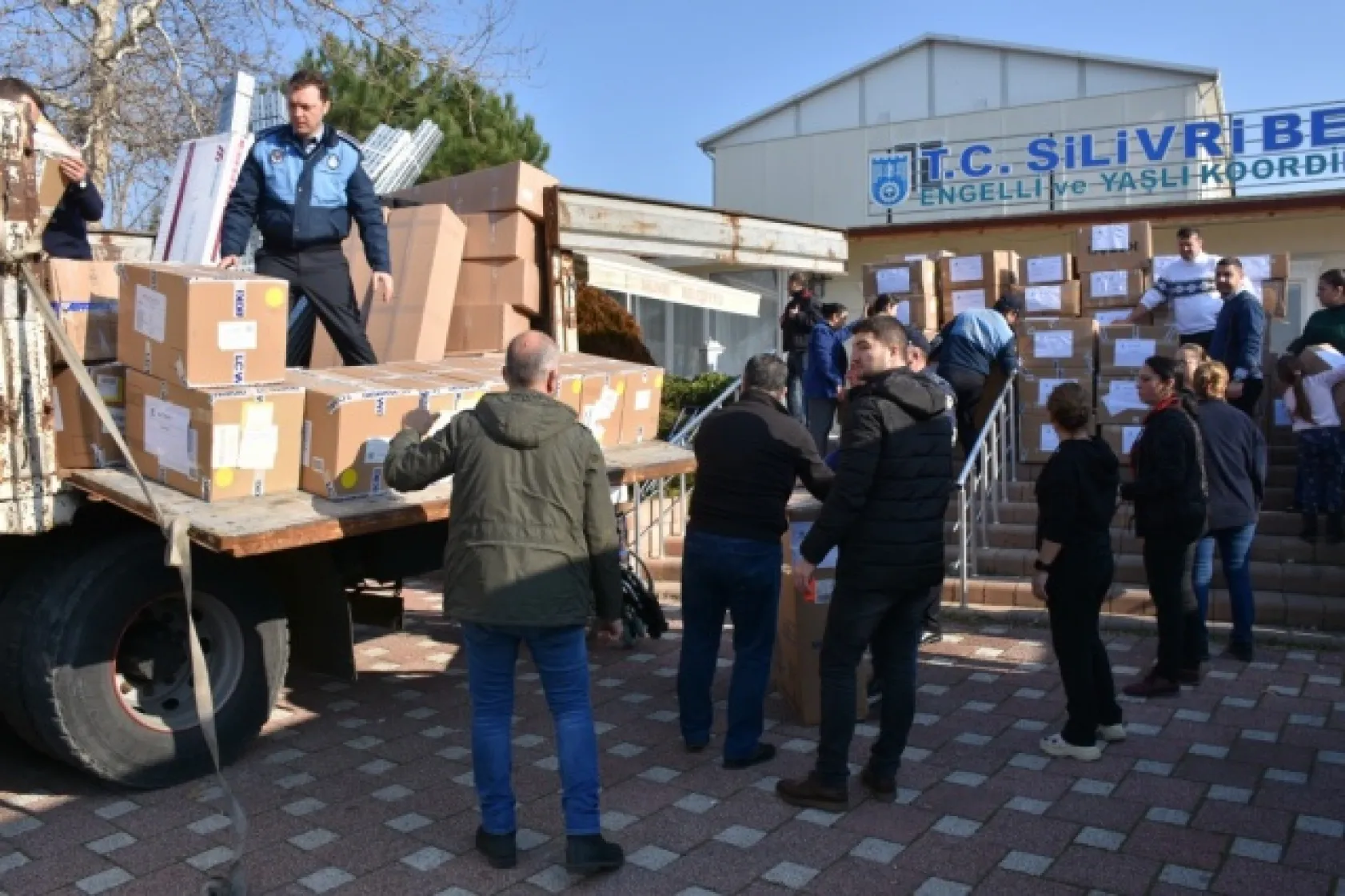 Silivri Belediyesinden Sivrice'ye yardım eli