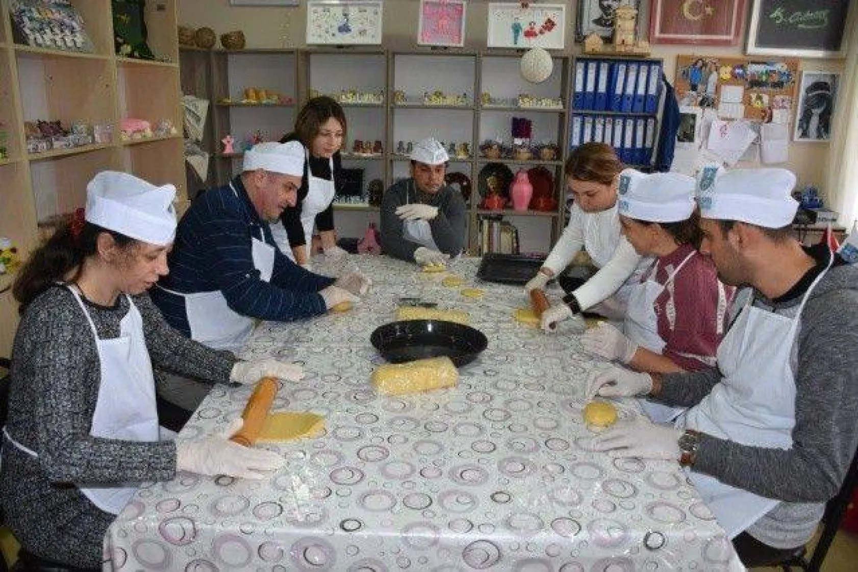 Özel Çocuklar Sevgi Kurabiyesi İkram Etti