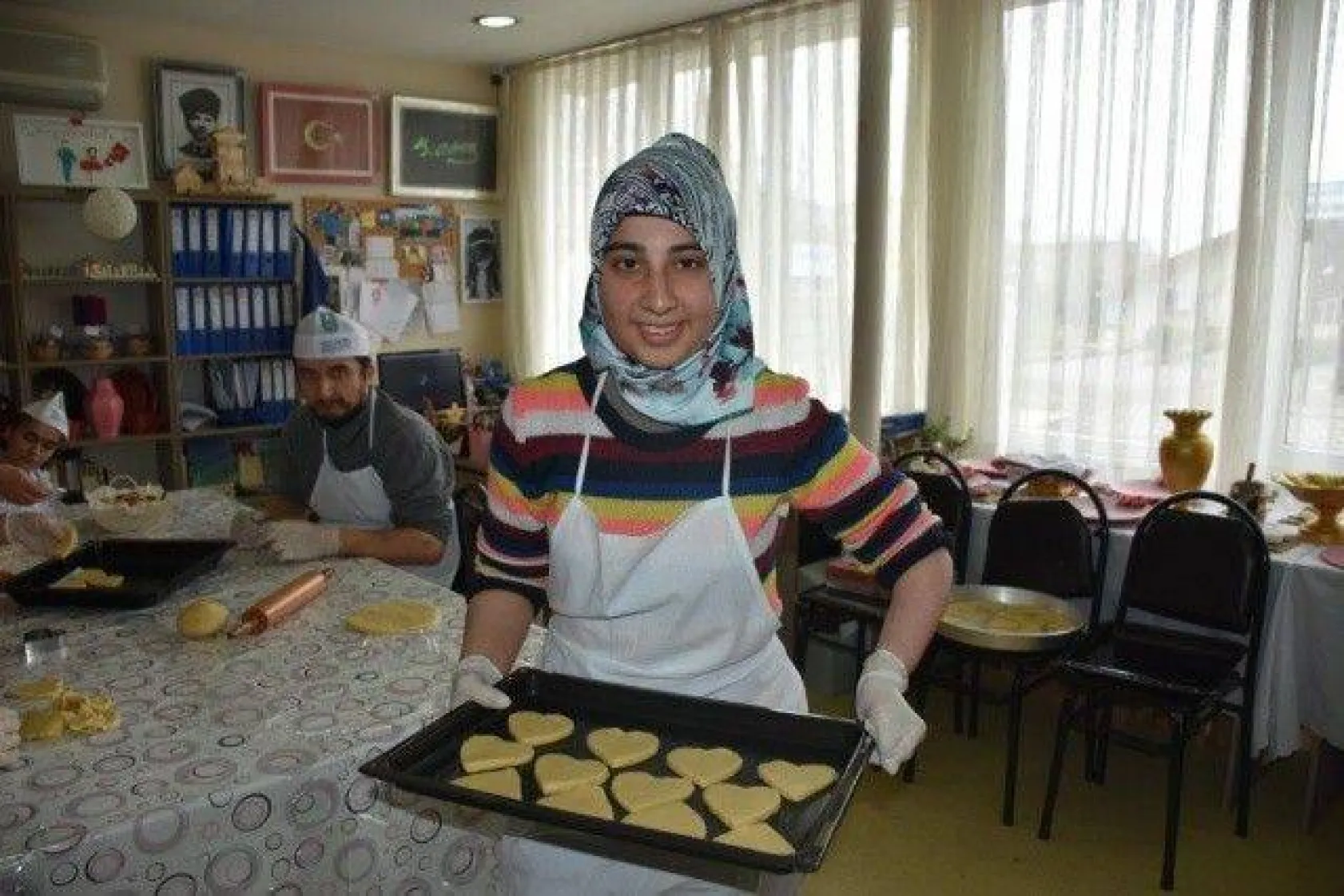 Özel Çocuklar Sevgi Kurabiyesi İkram Etti