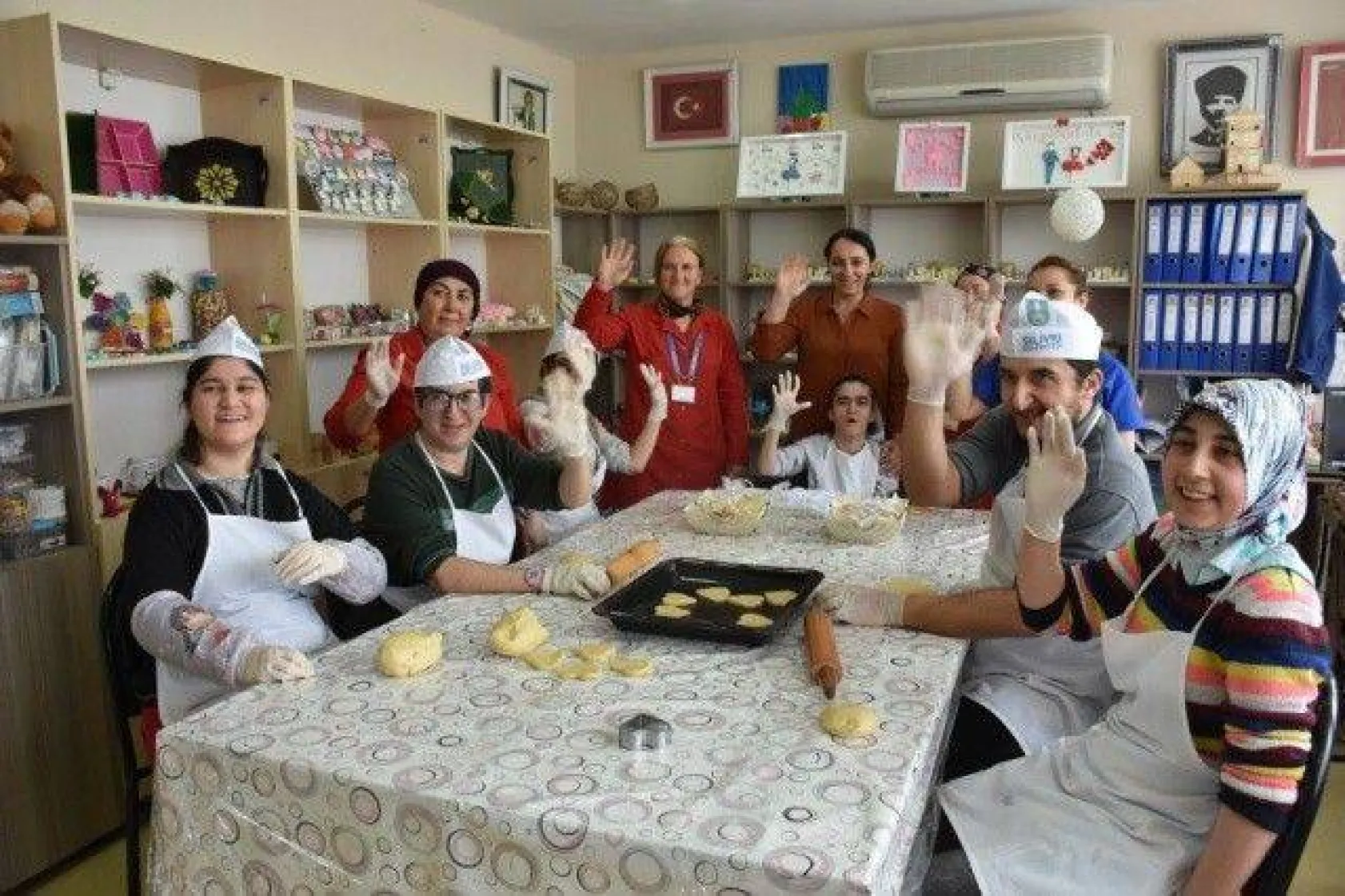 Özel Çocuklar Sevgi Kurabiyesi İkram Etti