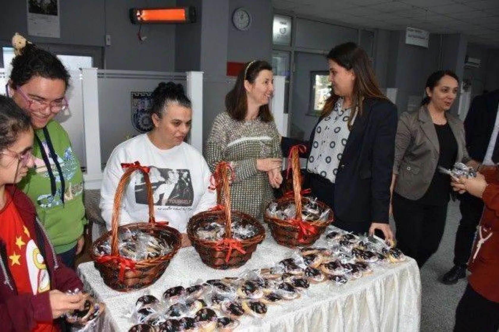 Özel Çocuklar Sevgi Kurabiyesi İkram Etti