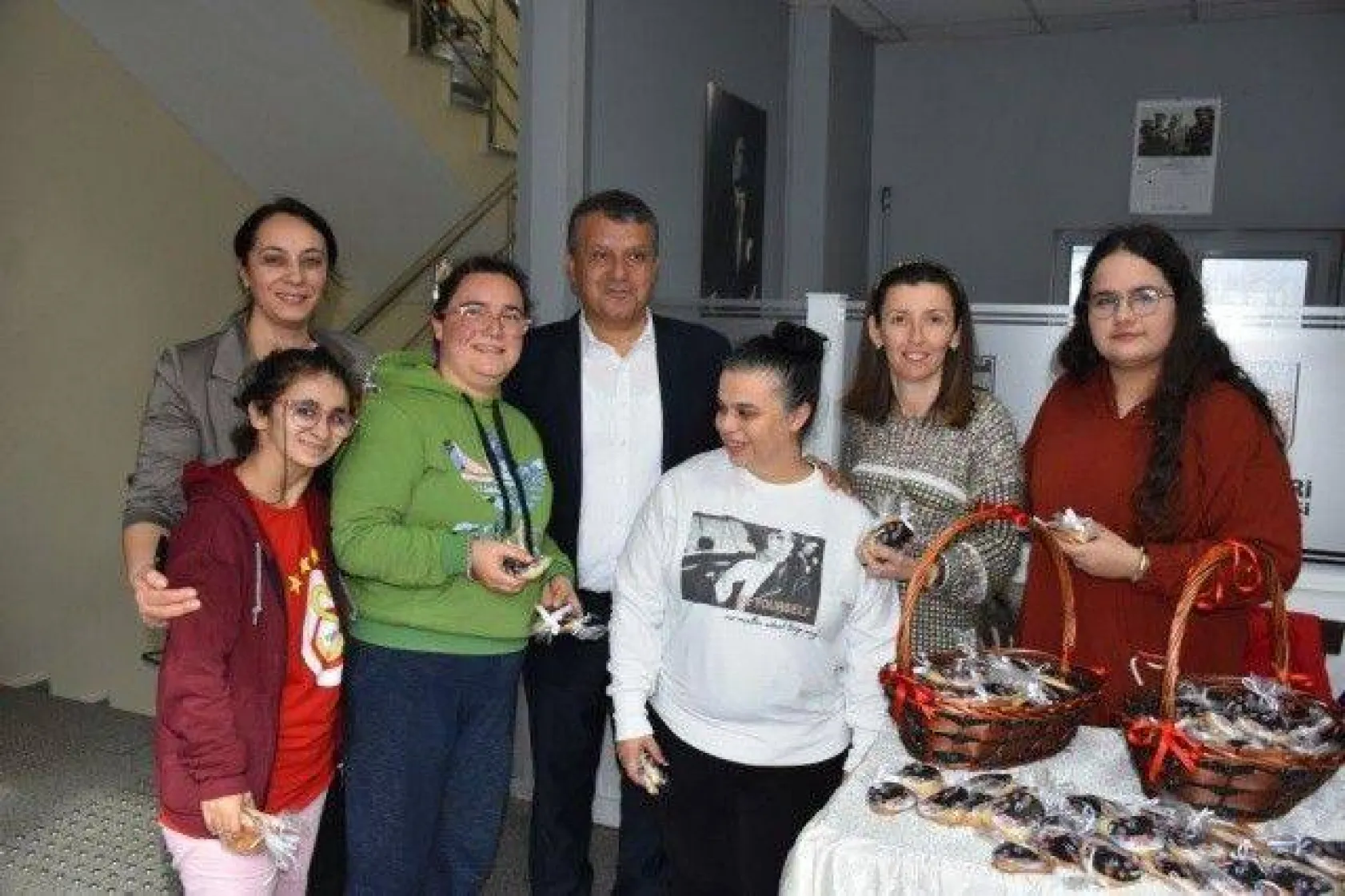 Özel Çocuklar Sevgi Kurabiyesi İkram Etti