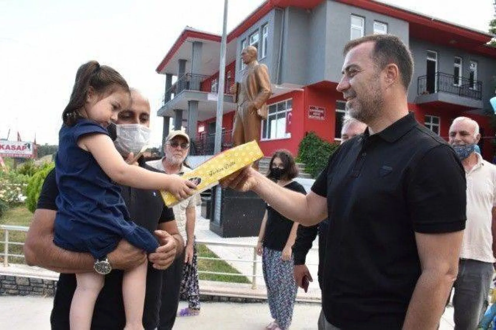 Başkan Yılmaz bayramı vatandaşlarla birlikte geçirdi