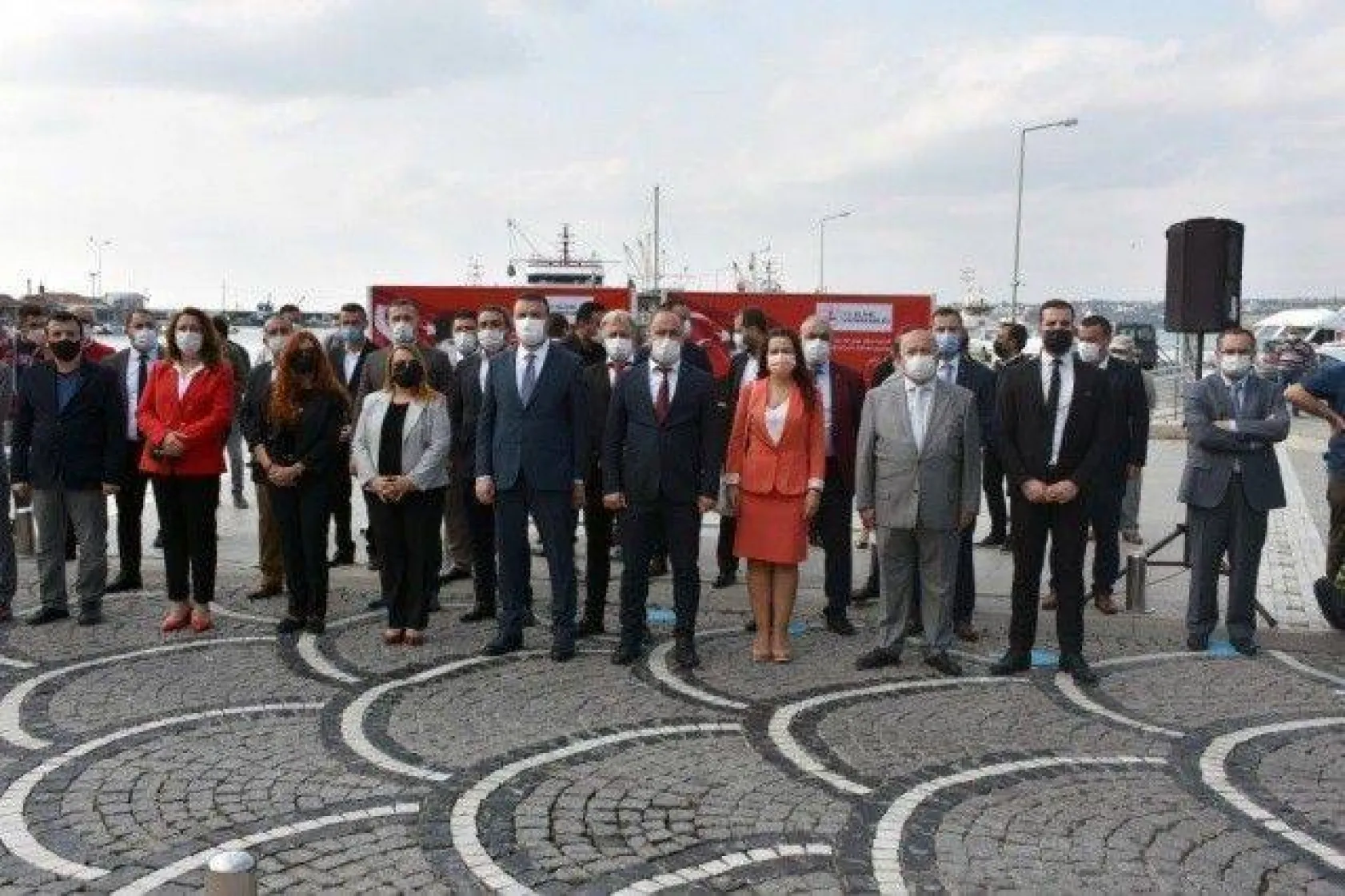 29 Ekim Kutlamaları Çelenk Sunumu ile Başladı