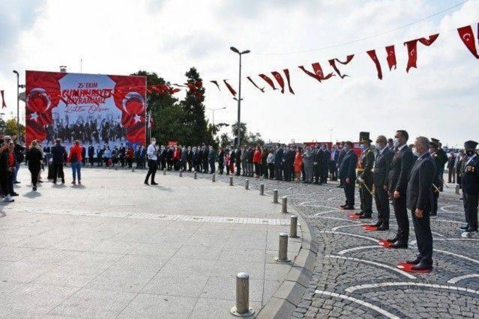 29 Ekim Kutlamaları Çelenk Sunumu ile Başladı