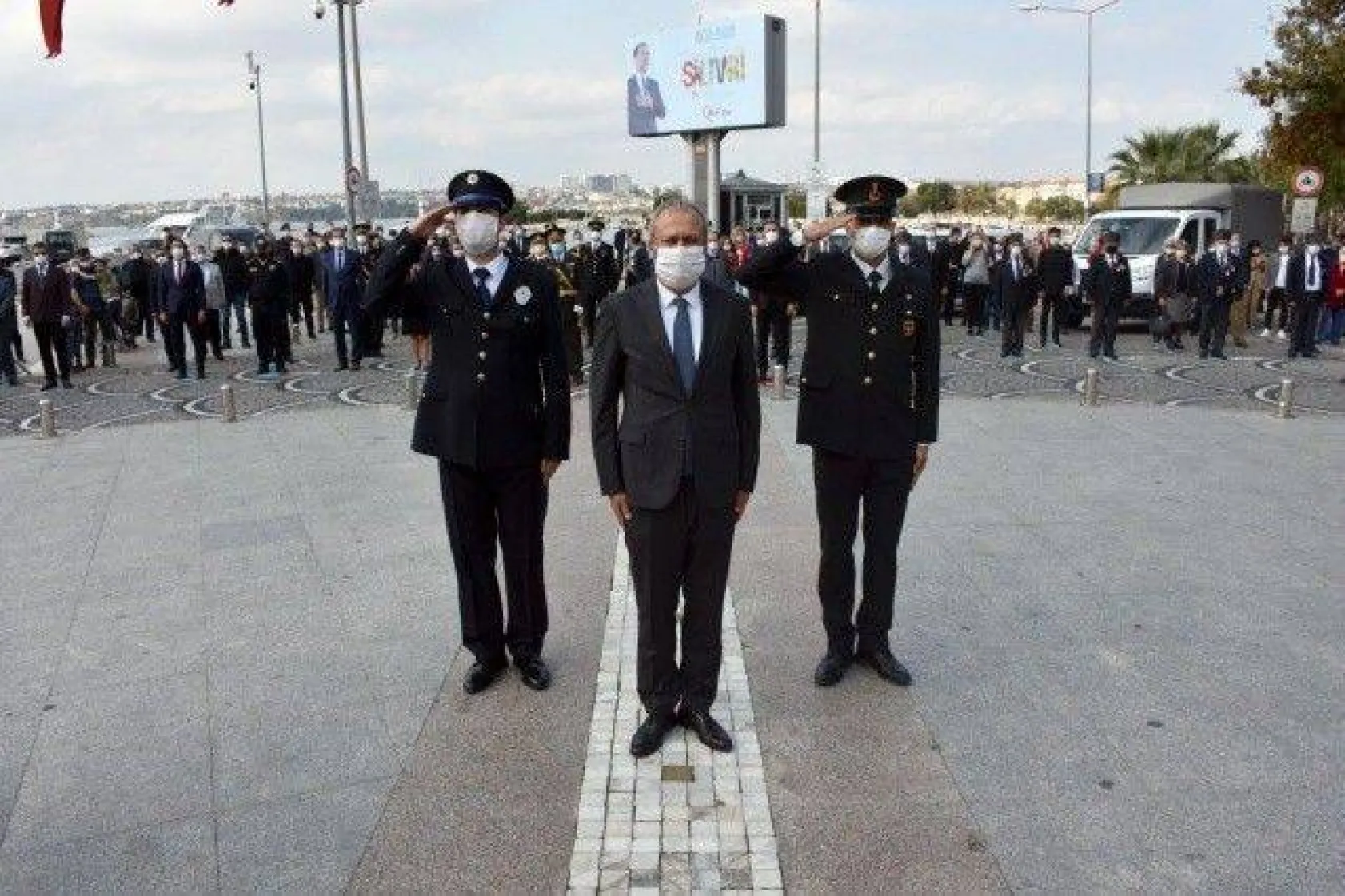 29 Ekim Kutlamaları Çelenk Sunumu ile Başladı