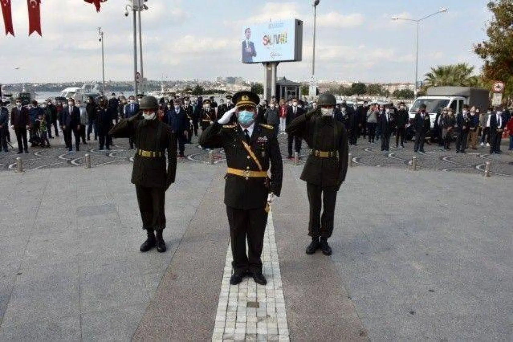 29 Ekim Kutlamaları Çelenk Sunumu ile Başladı