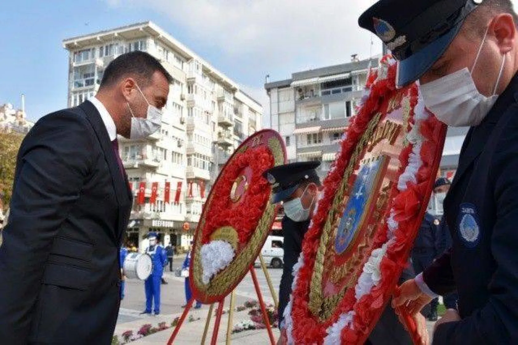 29 Ekim Kutlamaları Çelenk Sunumu ile Başladı