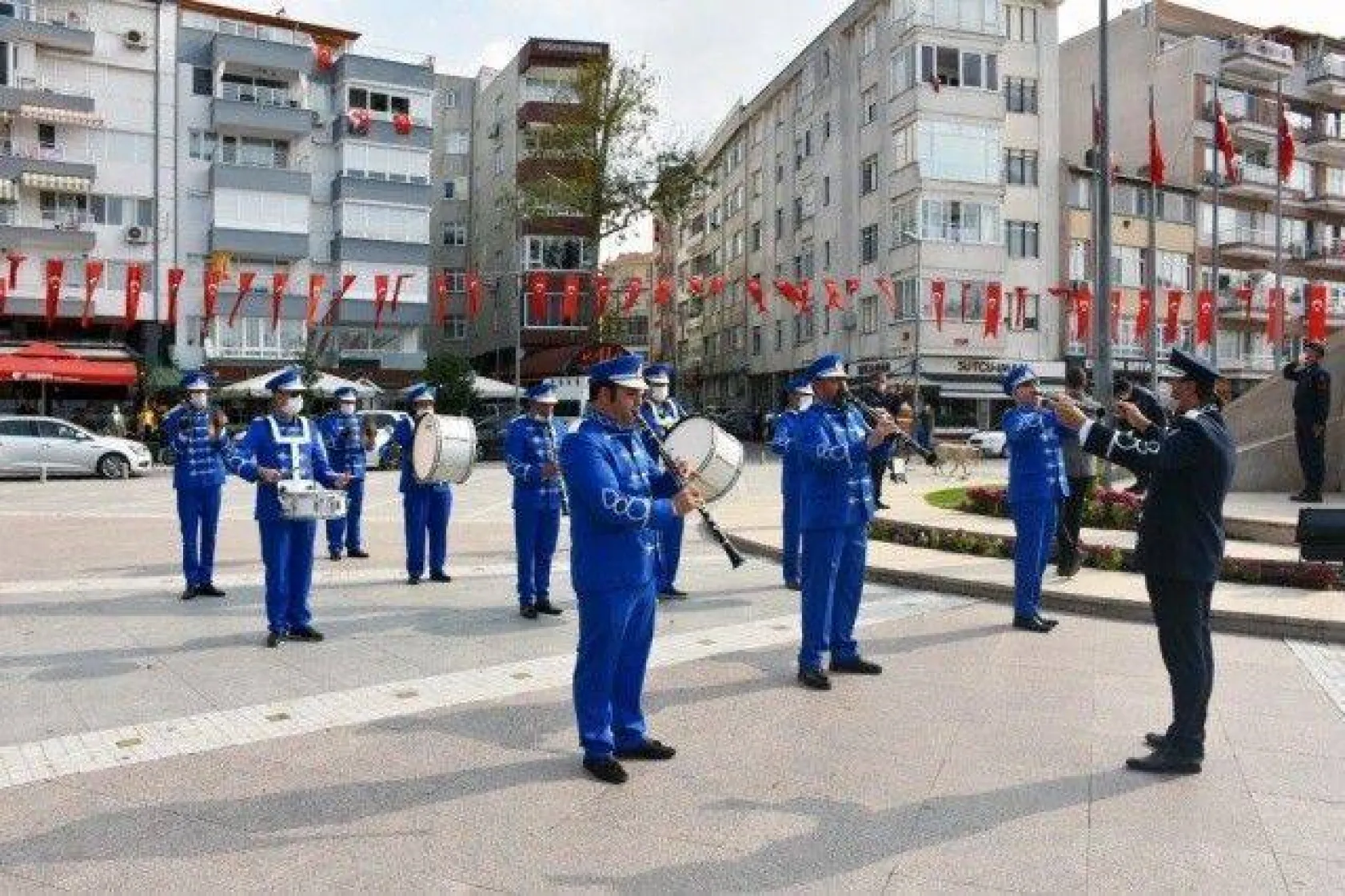 29 Ekim Kutlamaları Çelenk Sunumu ile Başladı