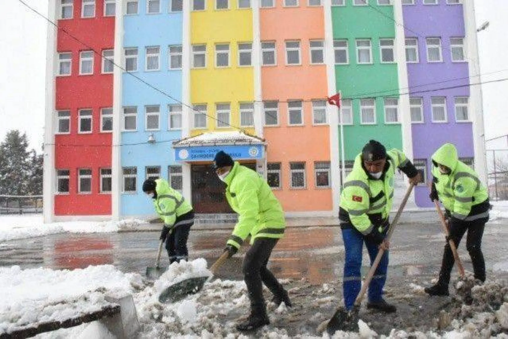 Okul Bahçeleri Öğrenciler İçin Temizlendi