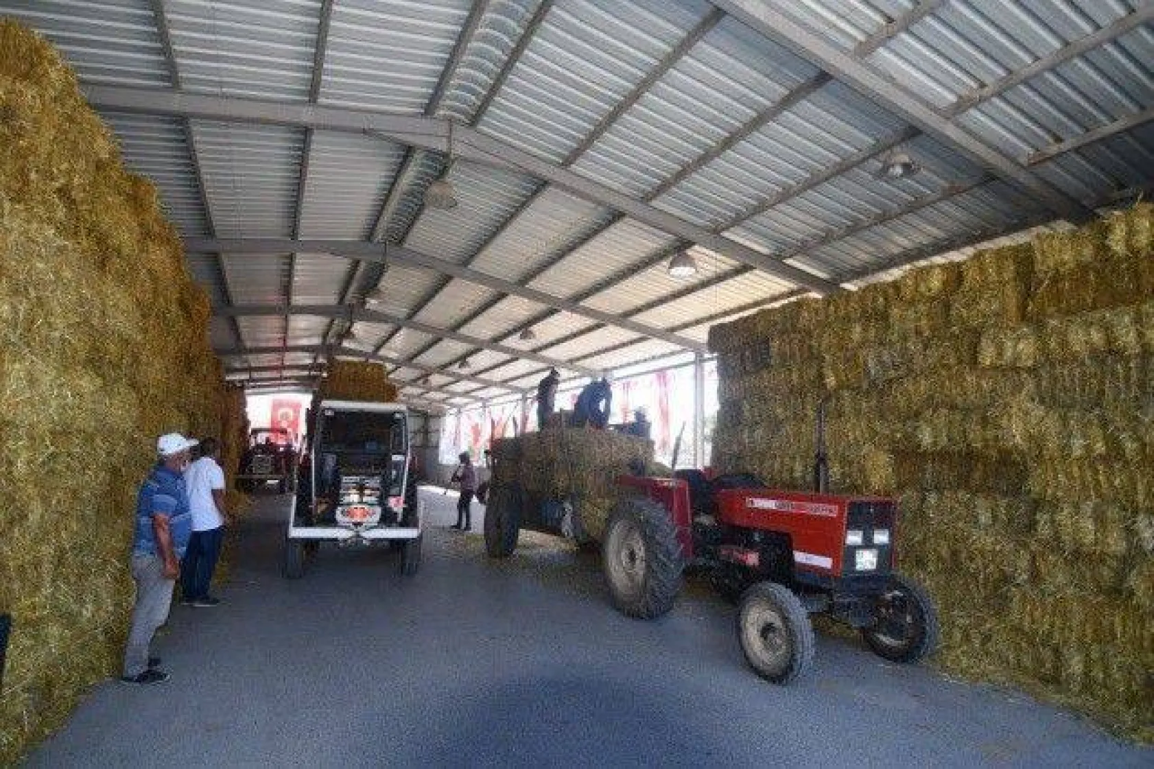 Silivri'de Coşkulu Saman Dağıtım Töreni