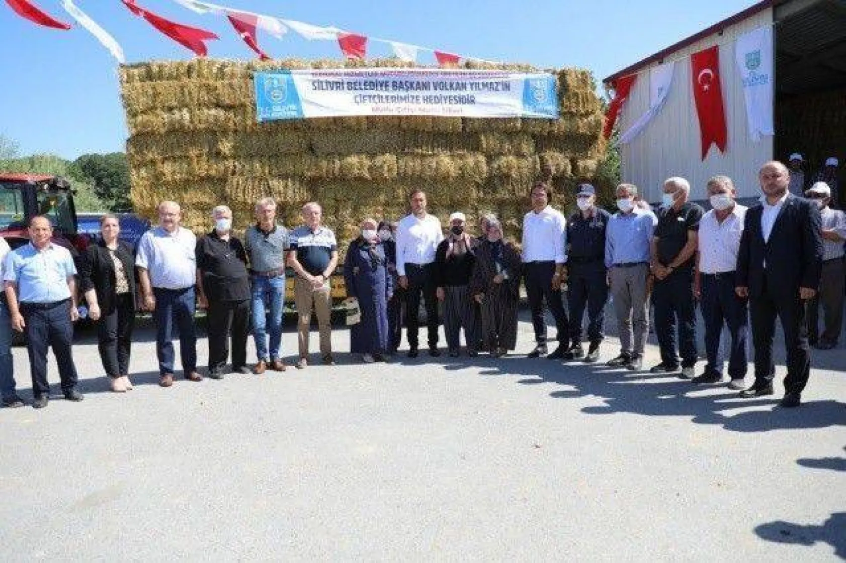 Silivri'de Coşkulu Saman Dağıtım Töreni