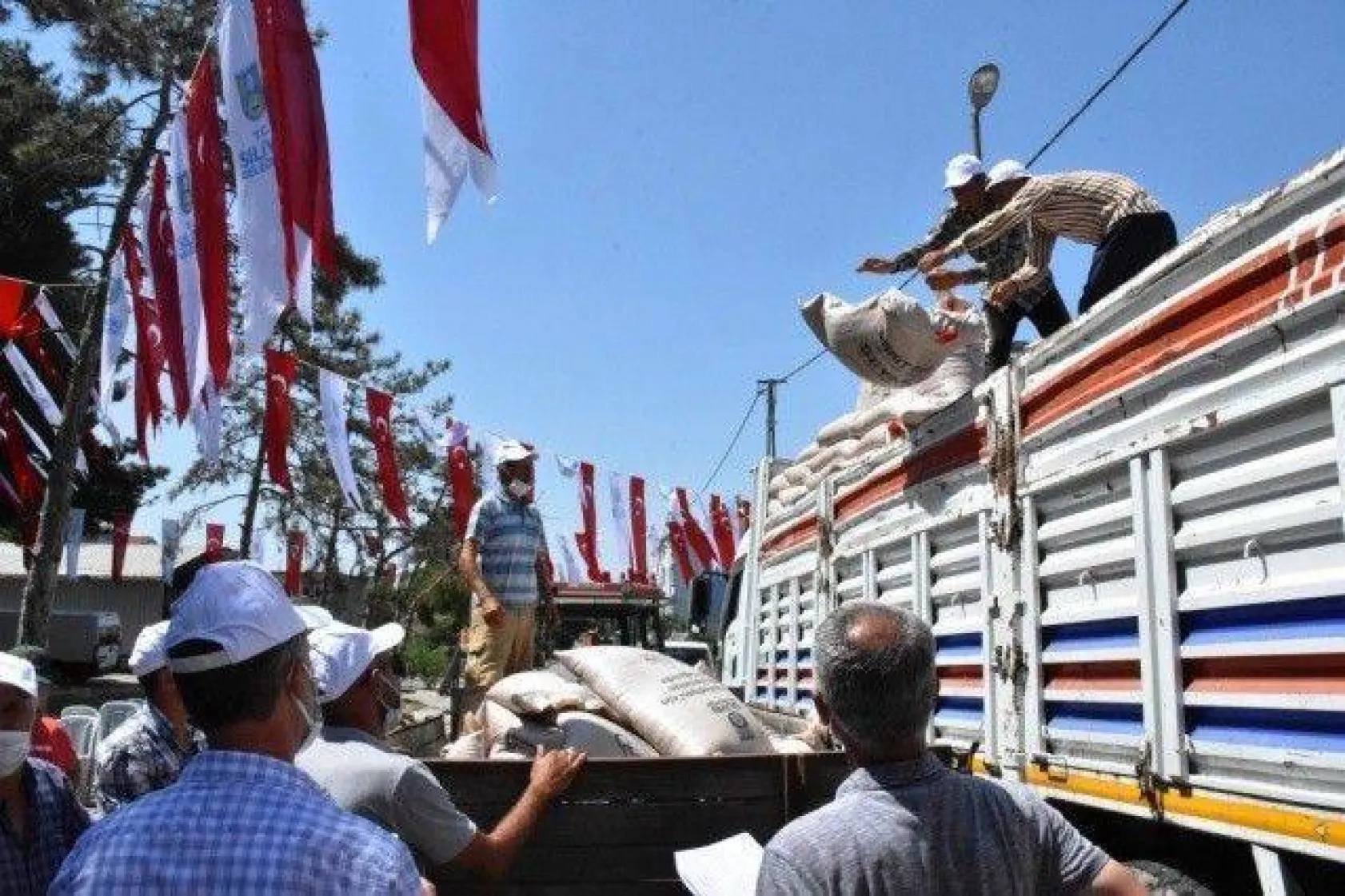 Silivri Belediyesinden Türkiye'de Eşi Görülmemiş Tohumluk Arpa Desteği