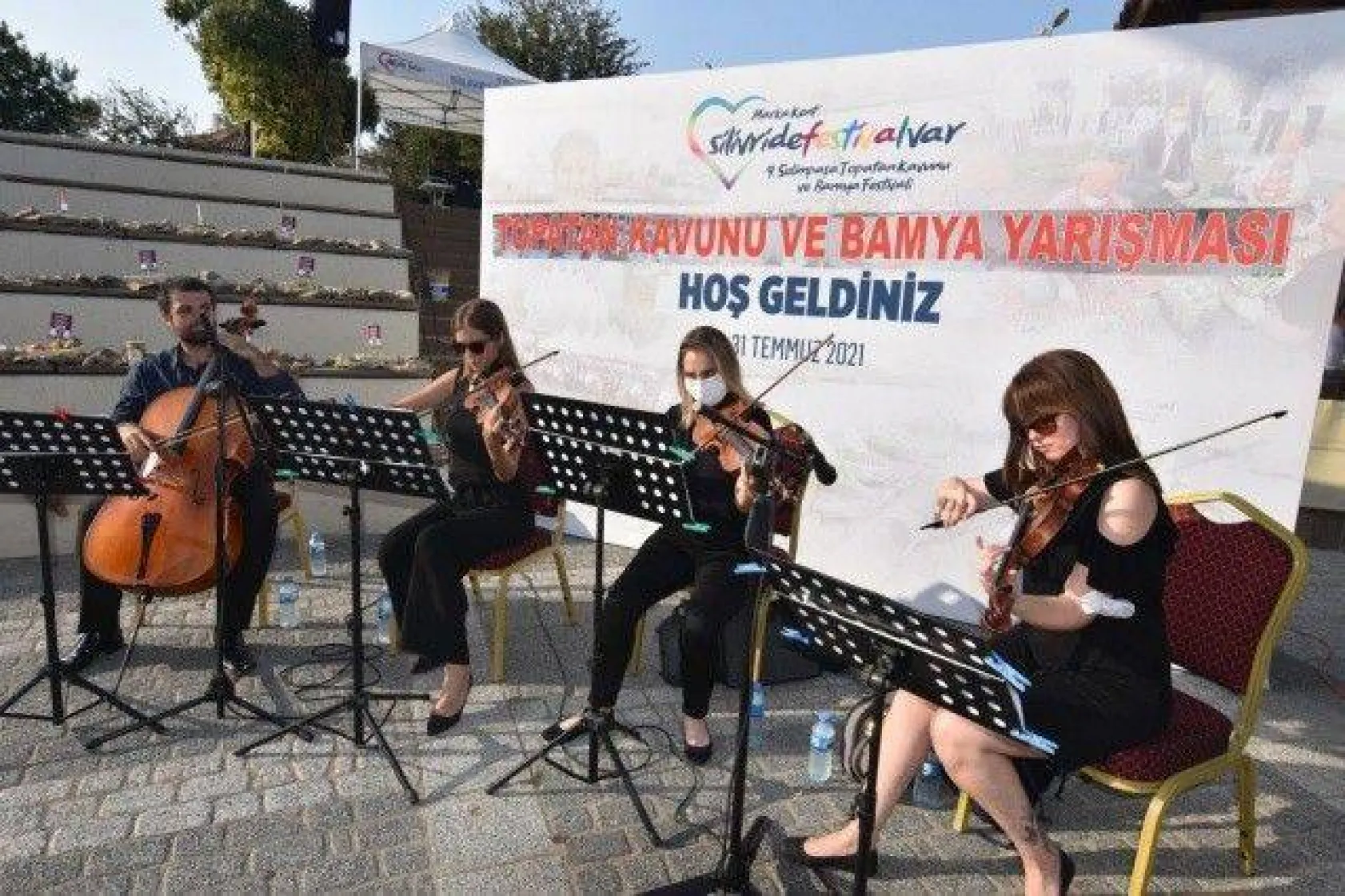 Selimpaşa'nın Kavunları ve Bamyaları Yarıştı