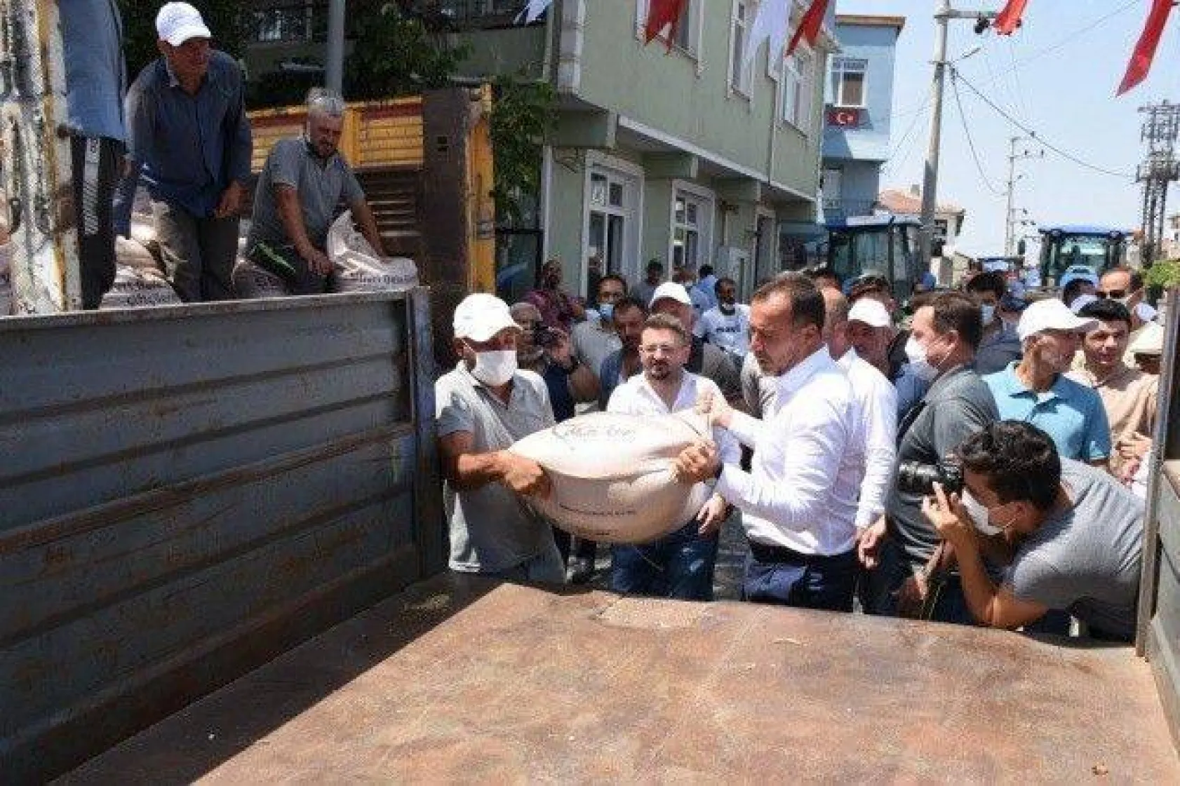 Gazitepeli Çiftçiler Tohumluk Arpalarına Kavuştu