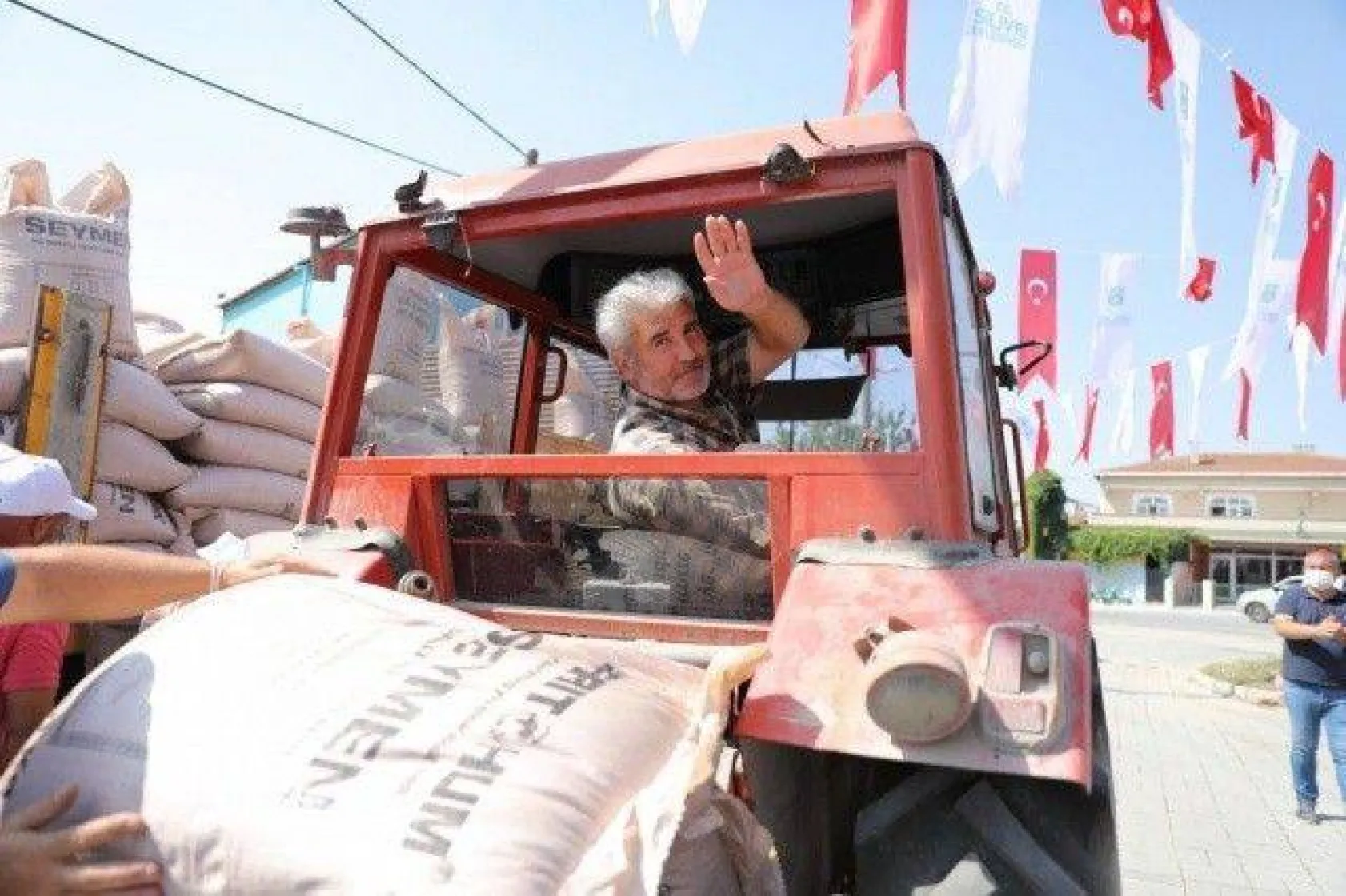 Beycilerli Çiftçiler Tohumluk Arpa Sevinci Yaşadı