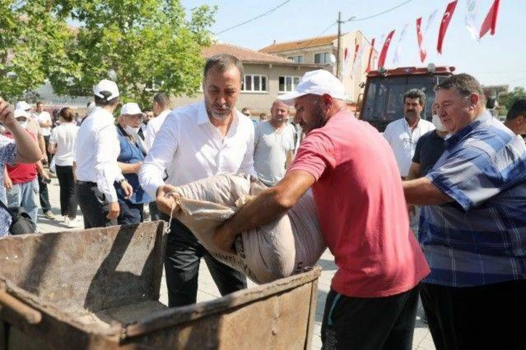 Beycilerli Çiftçiler Tohumluk Arpa Sevinci Yaşadı