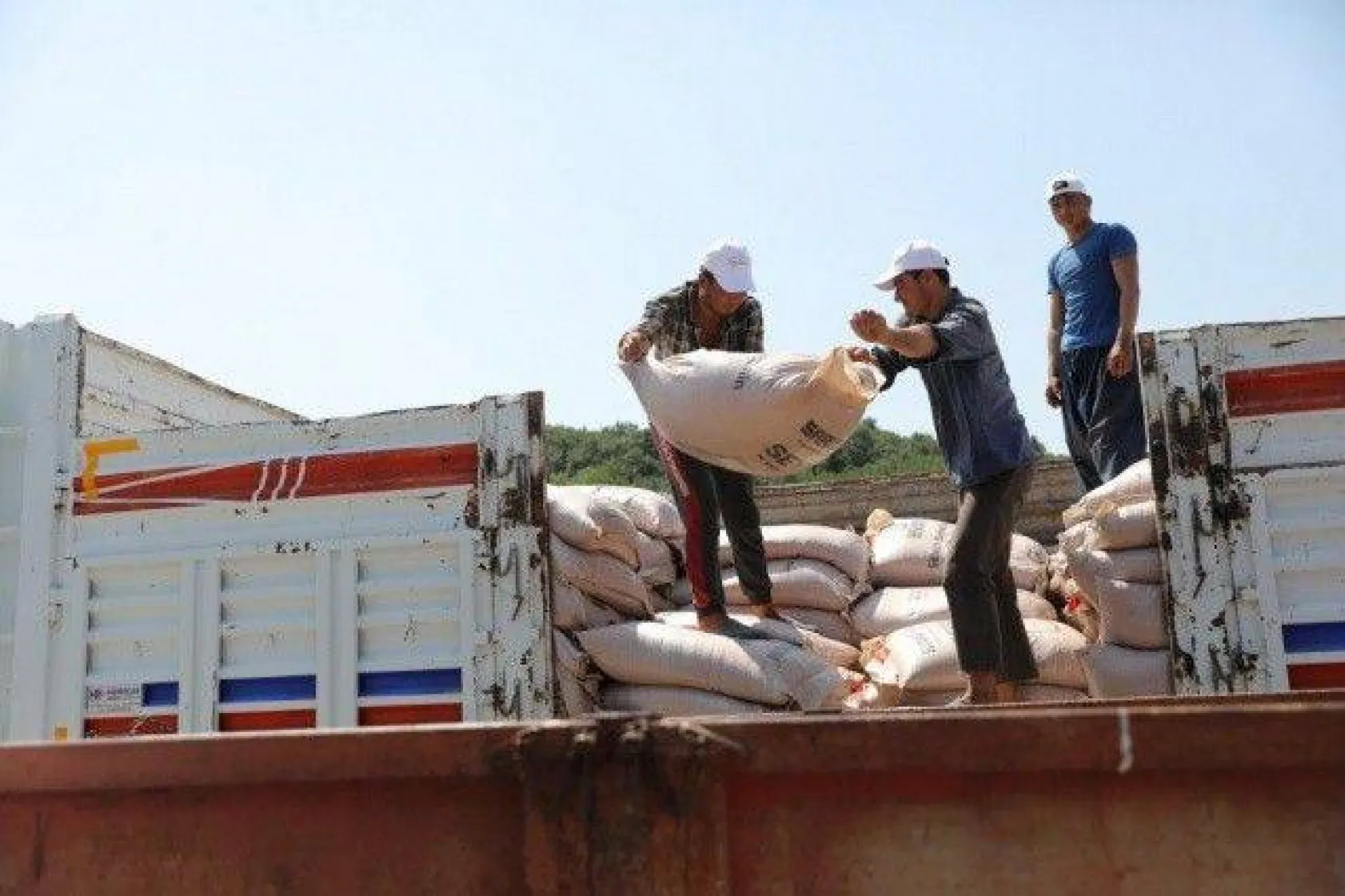 Çayırdere'de Ses Getiren Tohumluk Arpa Dağıtımı
