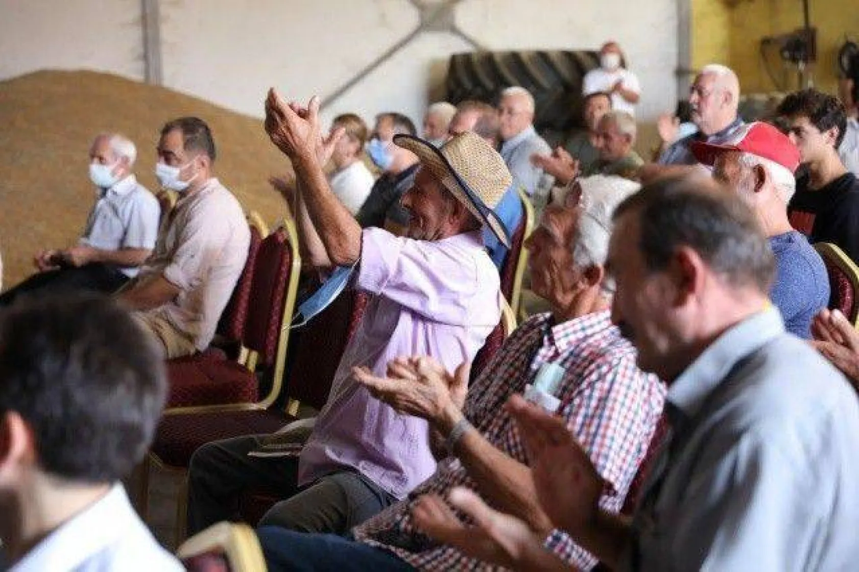 Fener Mahallesi'nde Tohumluk Arpa Coşkusu