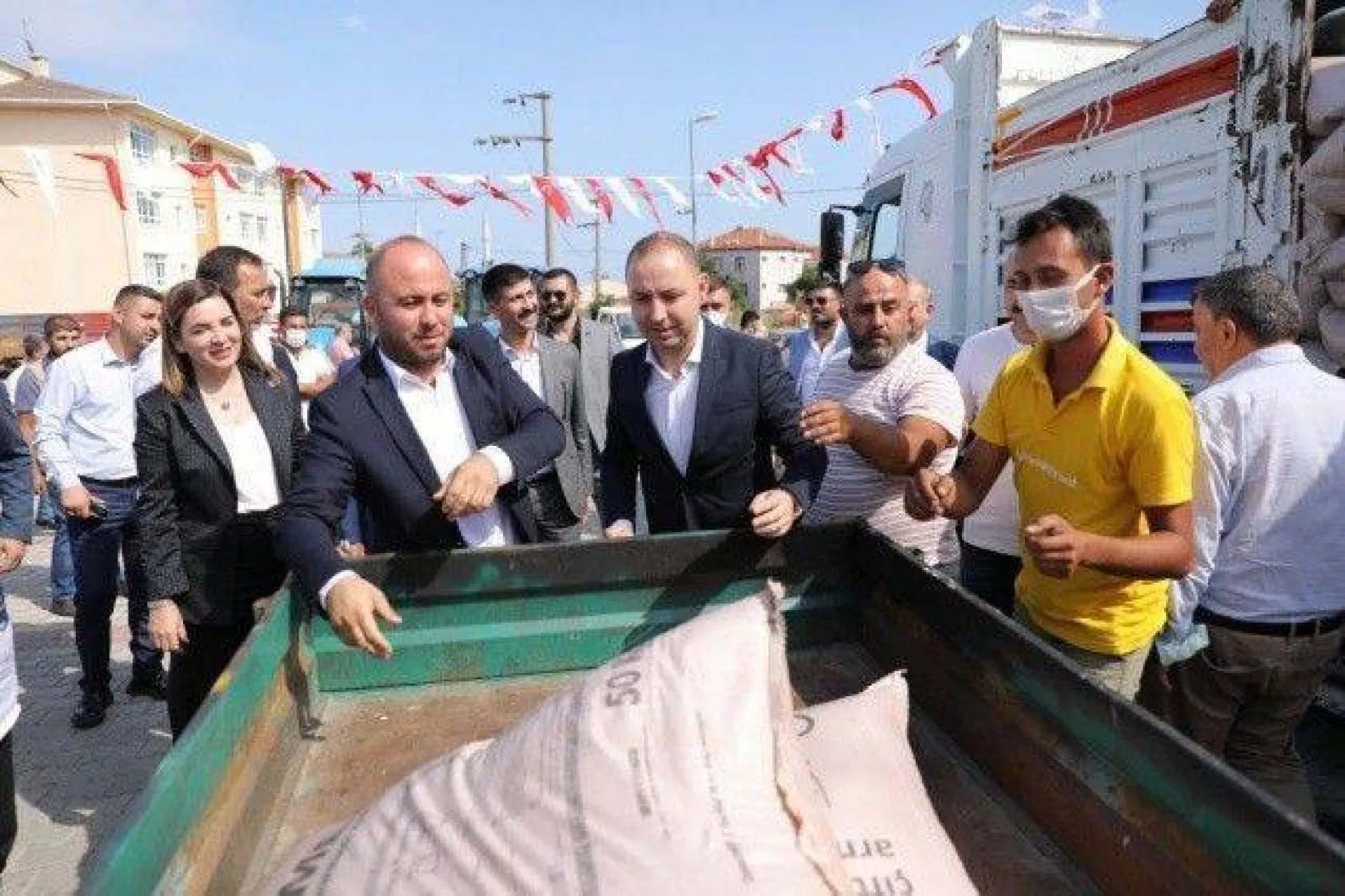 Gümüşyakalı Çiftçiler Tohumluk Arpa Mutluluğu Yaşadı