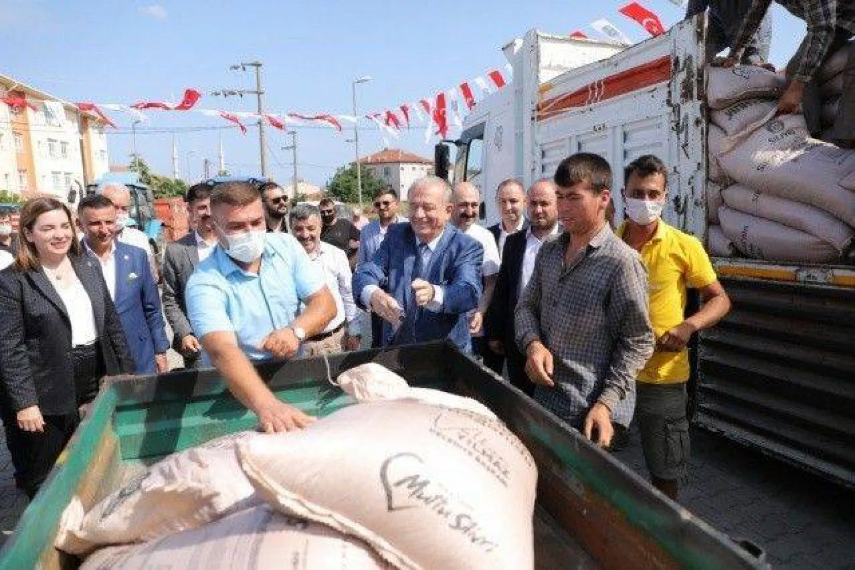 Gümüşyakalı Çiftçiler Tohumluk Arpa Mutluluğu Yaşadı