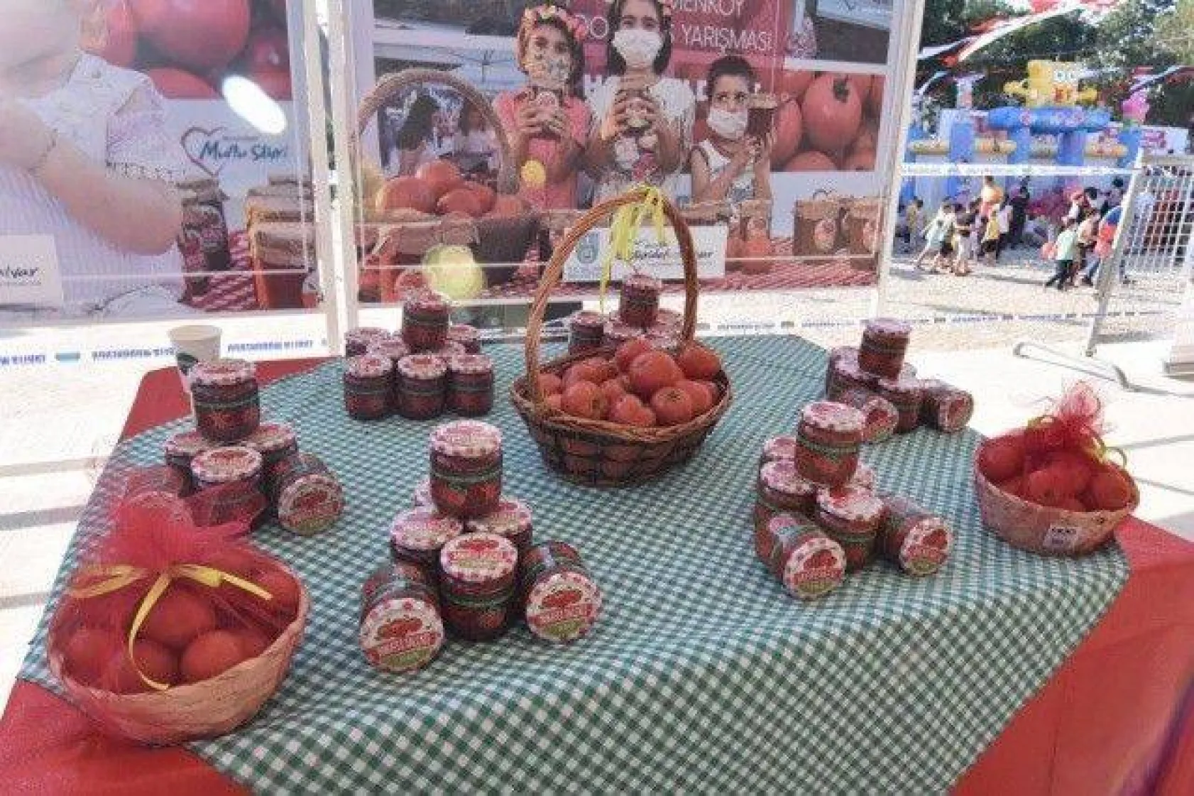 Değirmenköy'de Domatesler Yarıştı