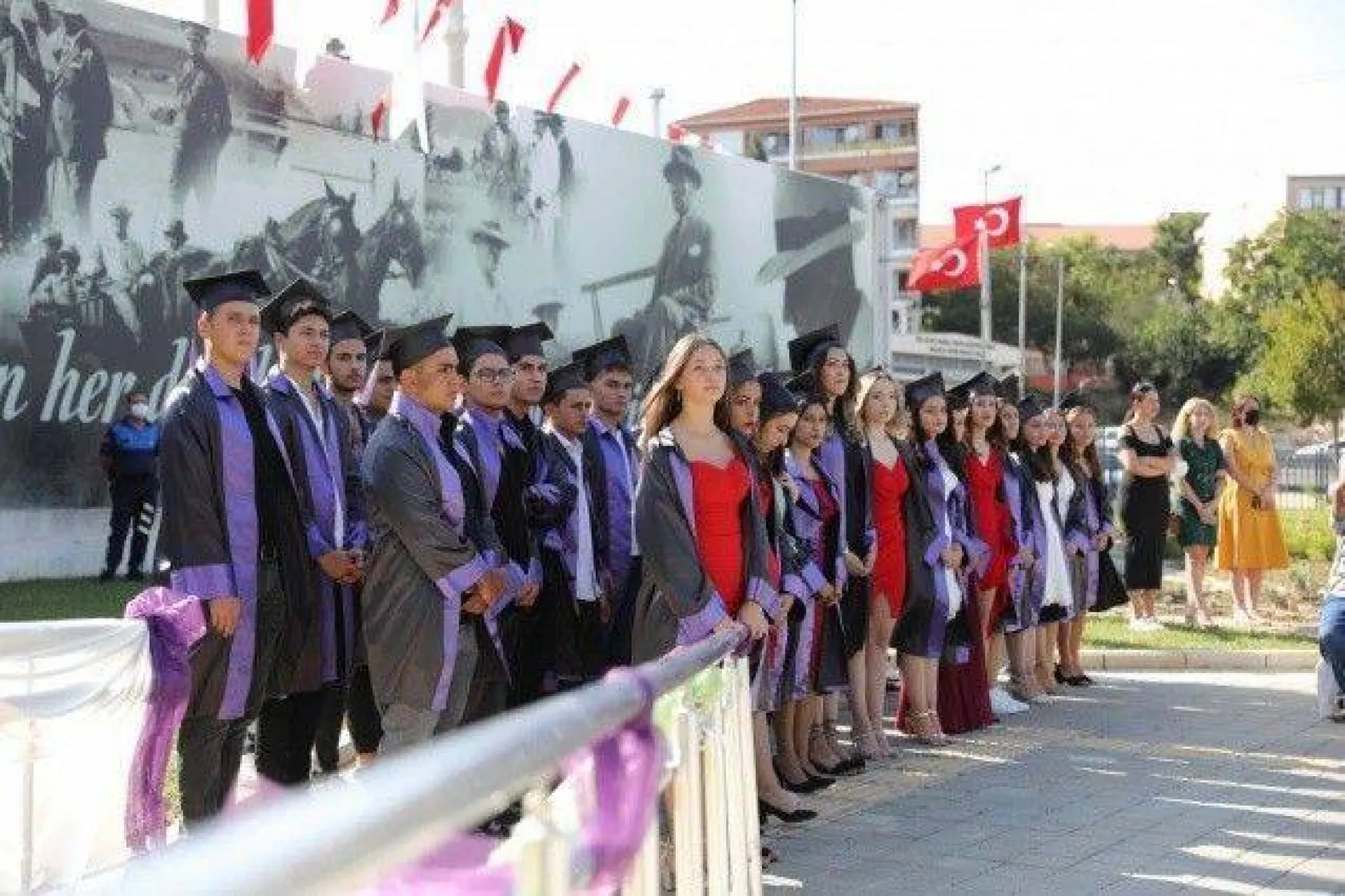 TÜRAM Lisesi'nde Mezuniyet Coşkusu