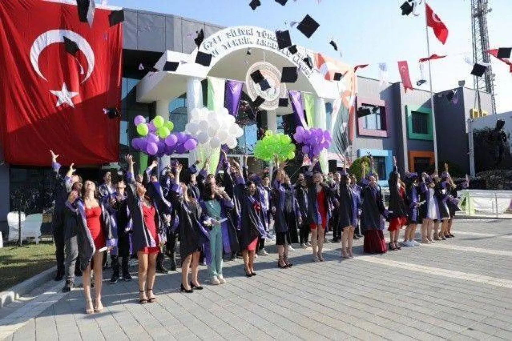 TÜRAM Lisesi'nde Mezuniyet Coşkusu