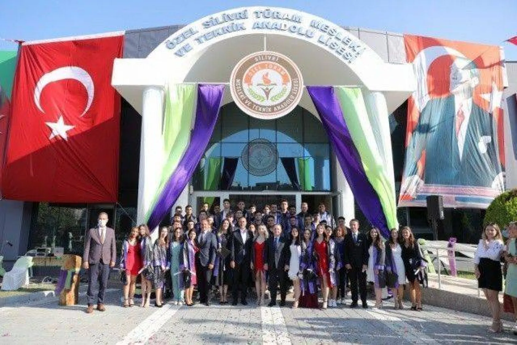 TÜRAM Lisesi'nde Mezuniyet Coşkusu