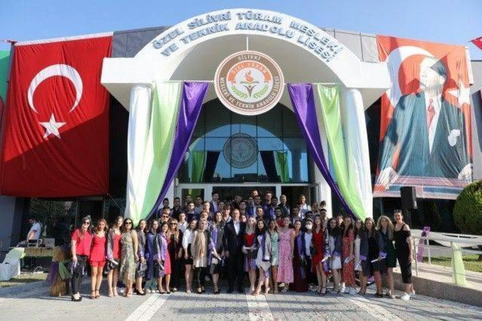 TÜRAM Lisesi'nde Mezuniyet Coşkusu