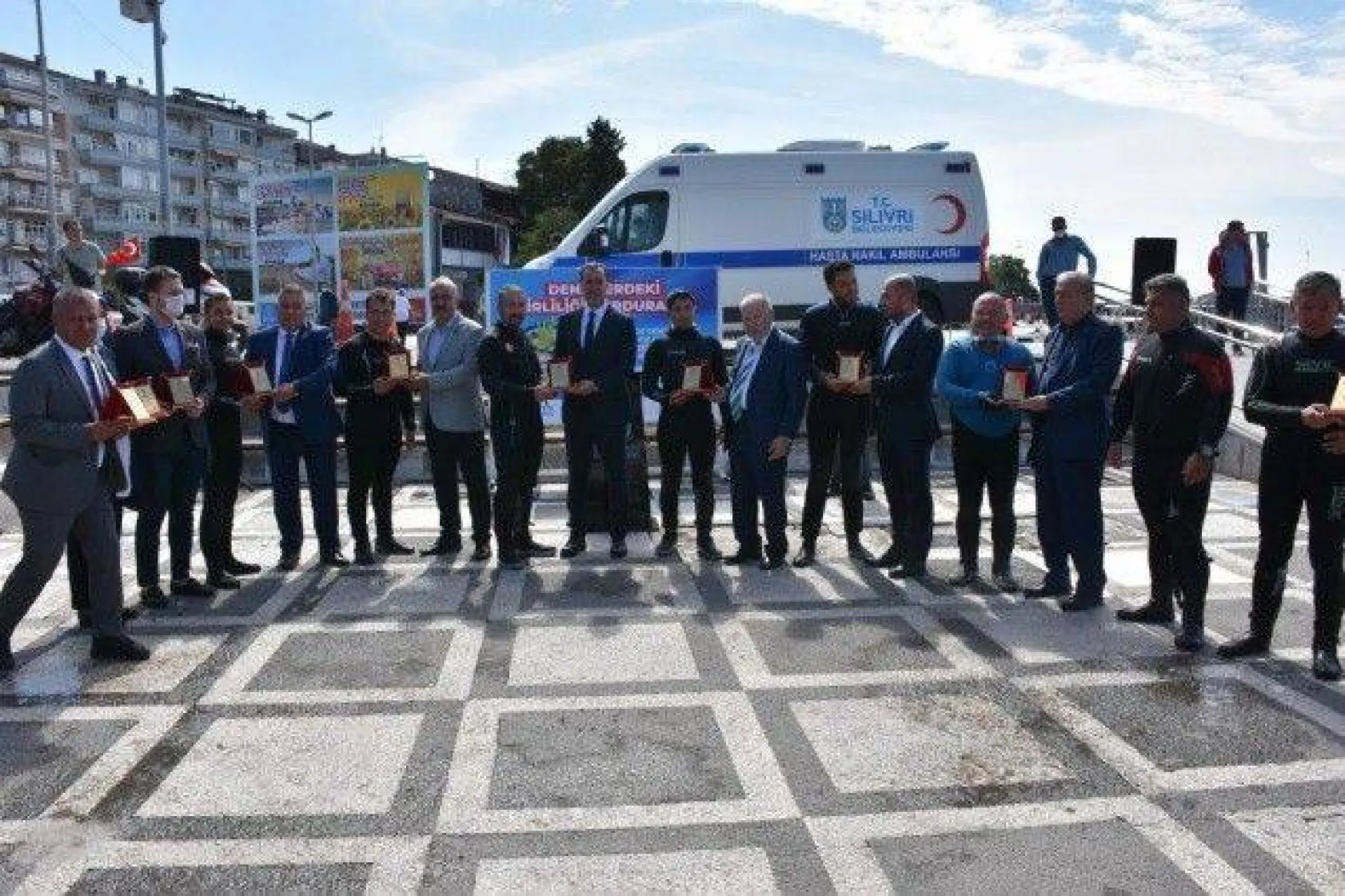 Başkan Yılmaz: 'Herkesi Kapısının Önünü Süpürmeye Davet Ediyorum'