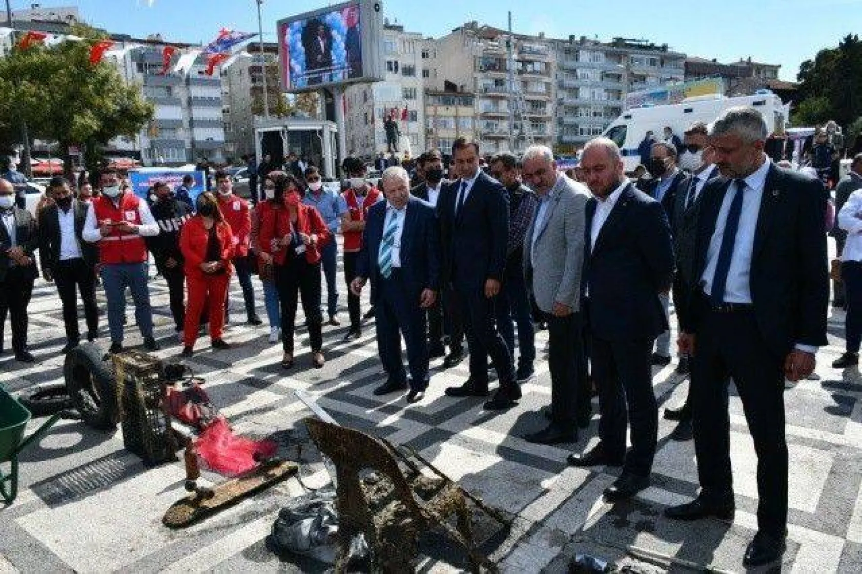 Başkan Yılmaz: 'Herkesi Kapısının Önünü Süpürmeye Davet Ediyorum'