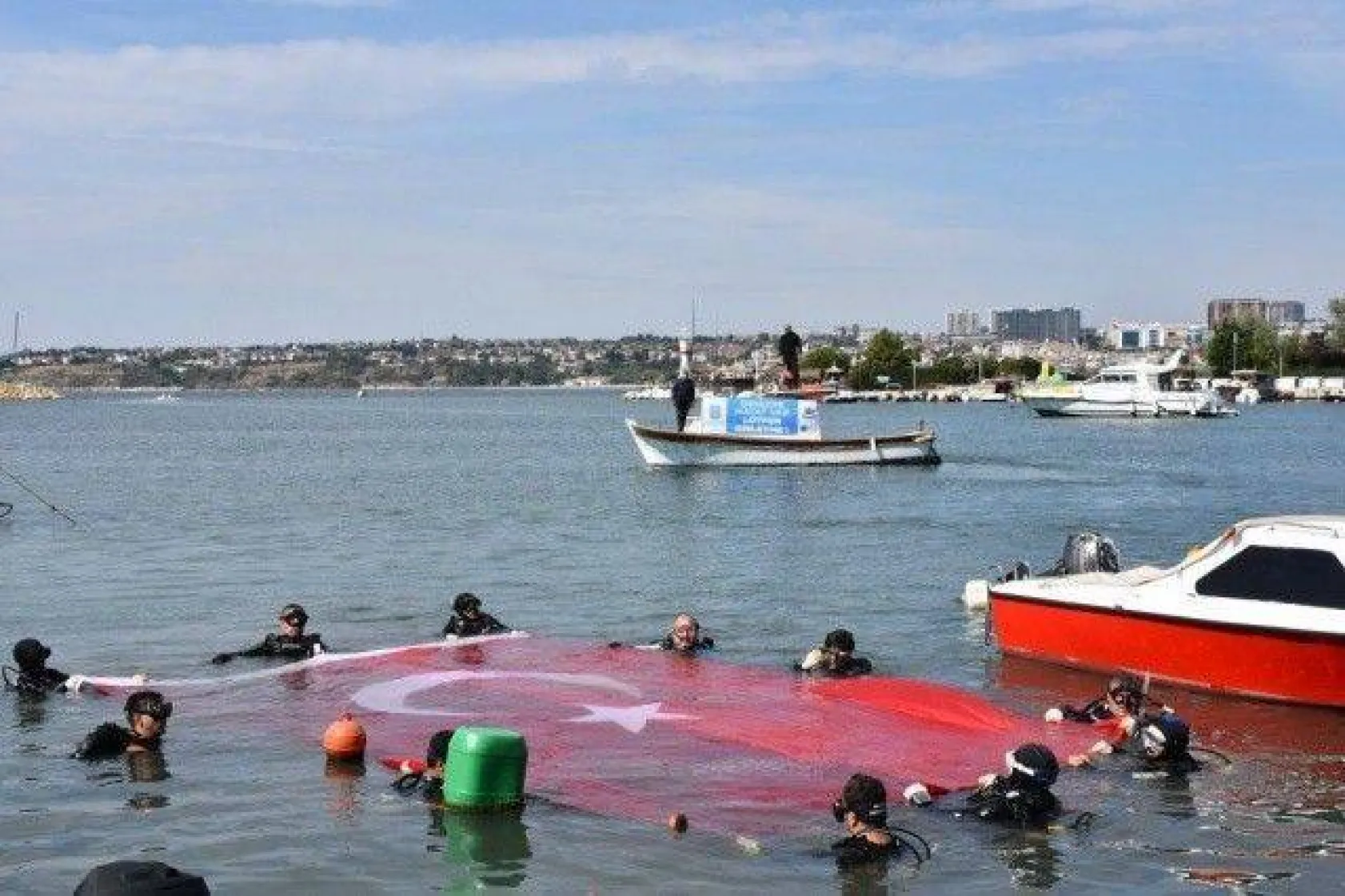 Başkan Yılmaz: 'Herkesi Kapısının Önünü Süpürmeye Davet Ediyorum'