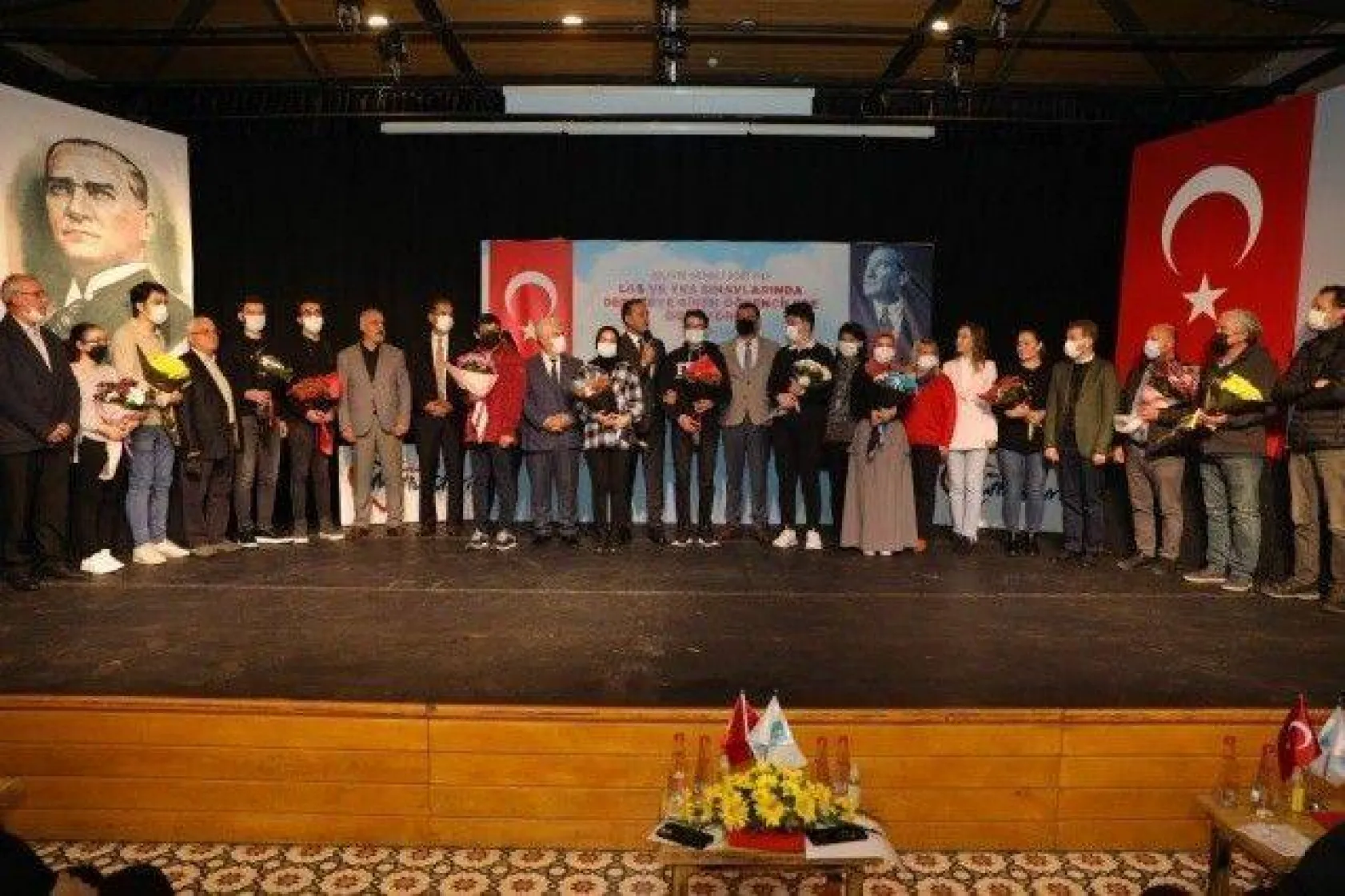 LGS ve YKS'de Dereceye Giren Öğrencilere Ödül Verildi