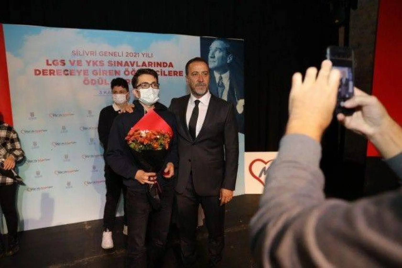 LGS ve YKS'de Dereceye Giren Öğrencilere Ödül Verildi