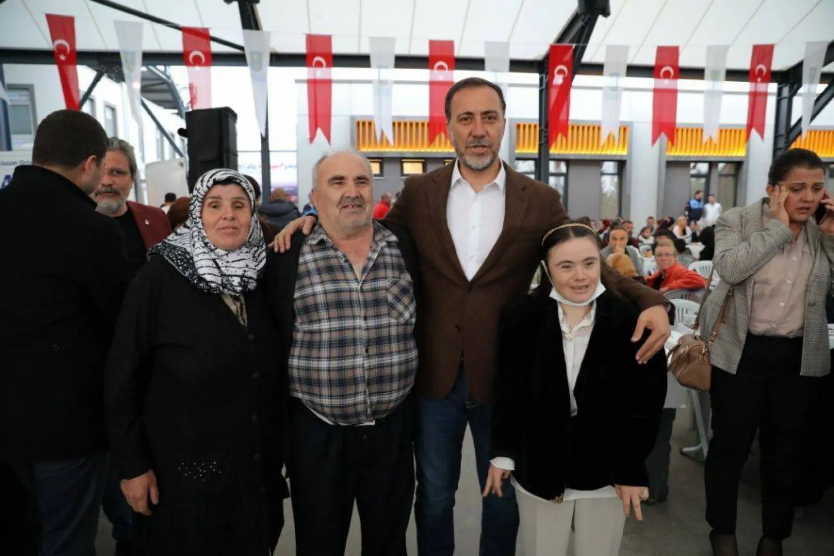 Başkan Yılmaz özel bireyler ve Sağlık çalışanları ile iftar yaptı